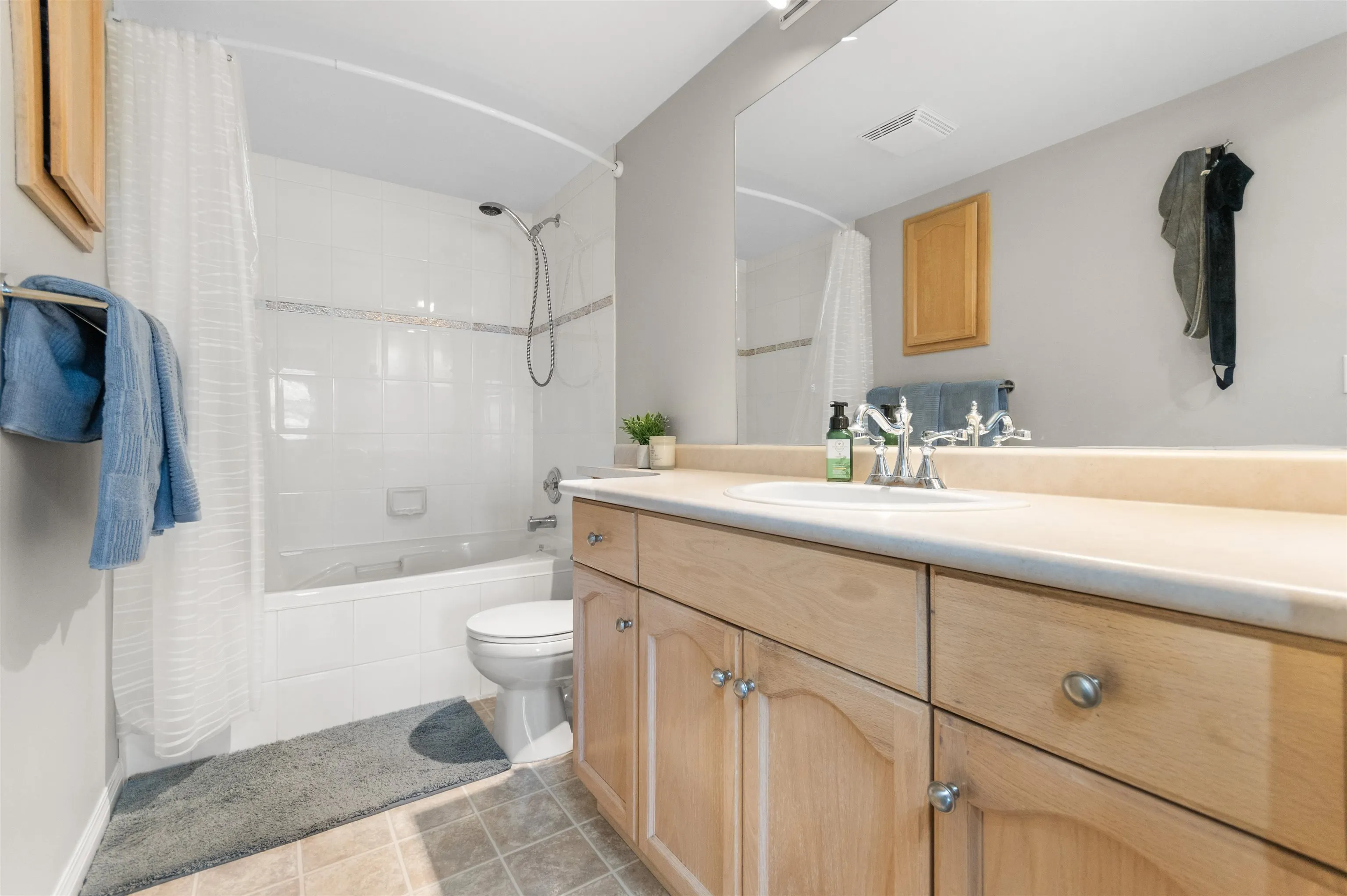 1602 5260 Goldspring Place