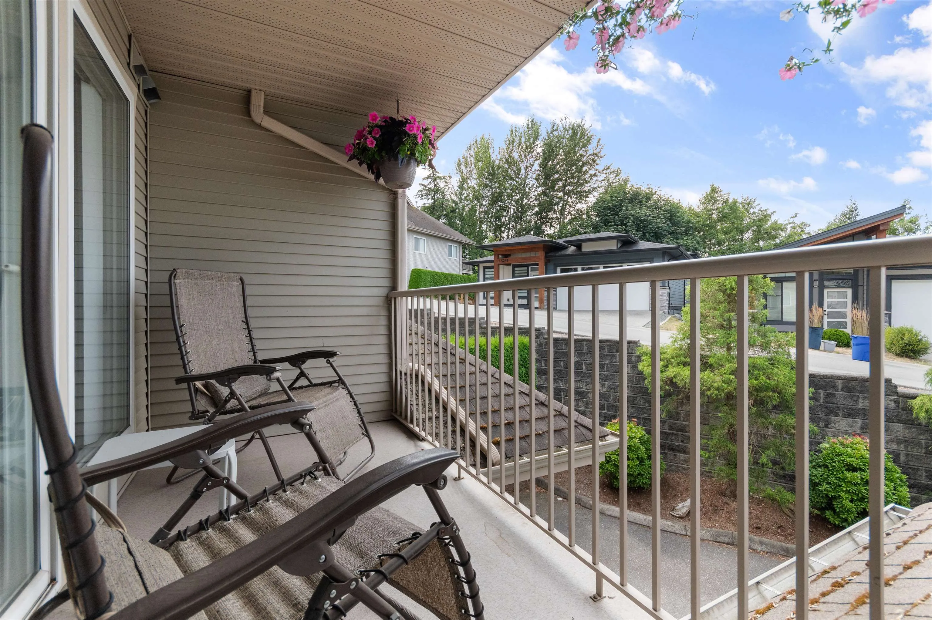 1602 5260 Goldspring Place