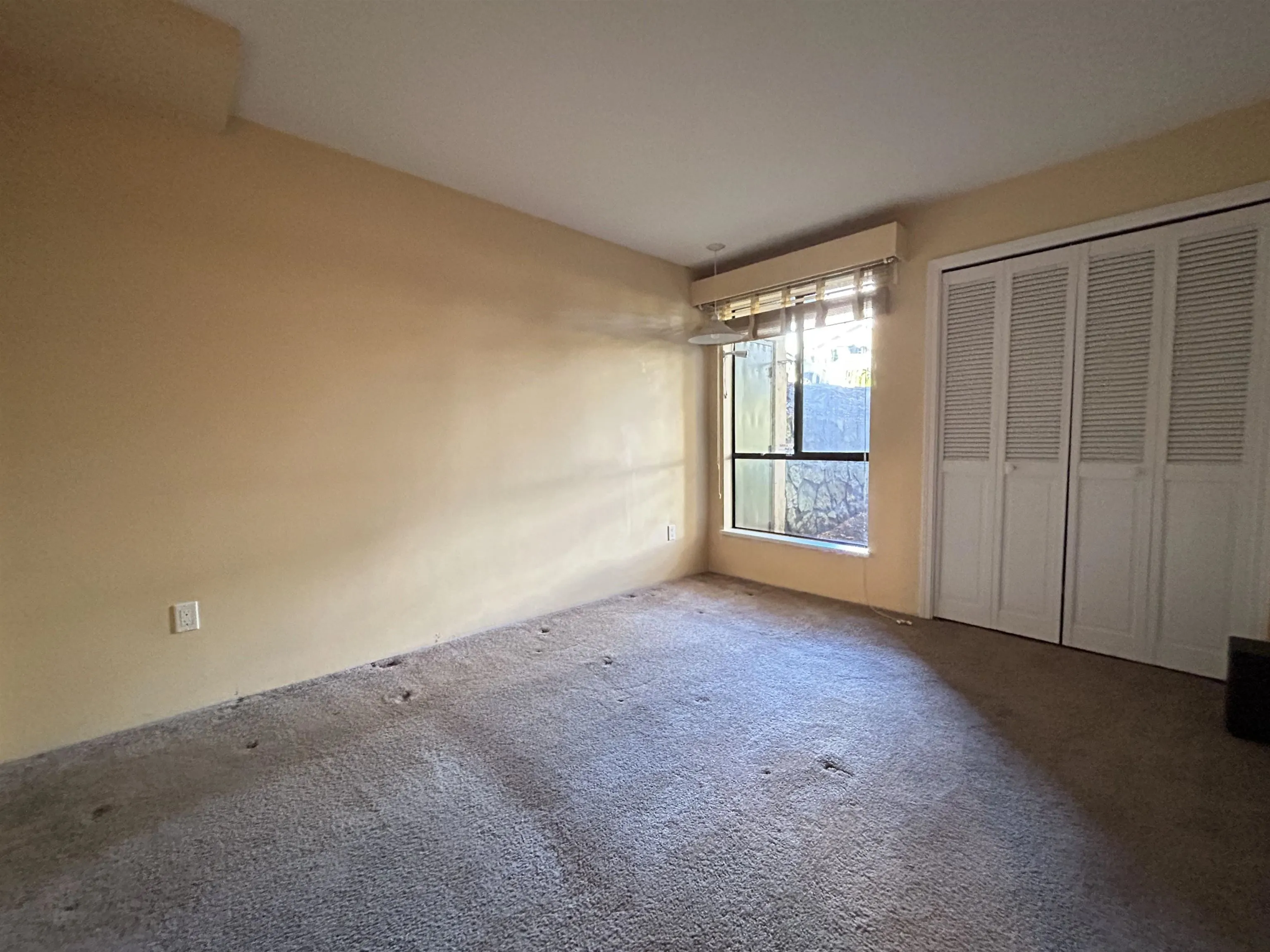 211 466 E Eighth Avenue