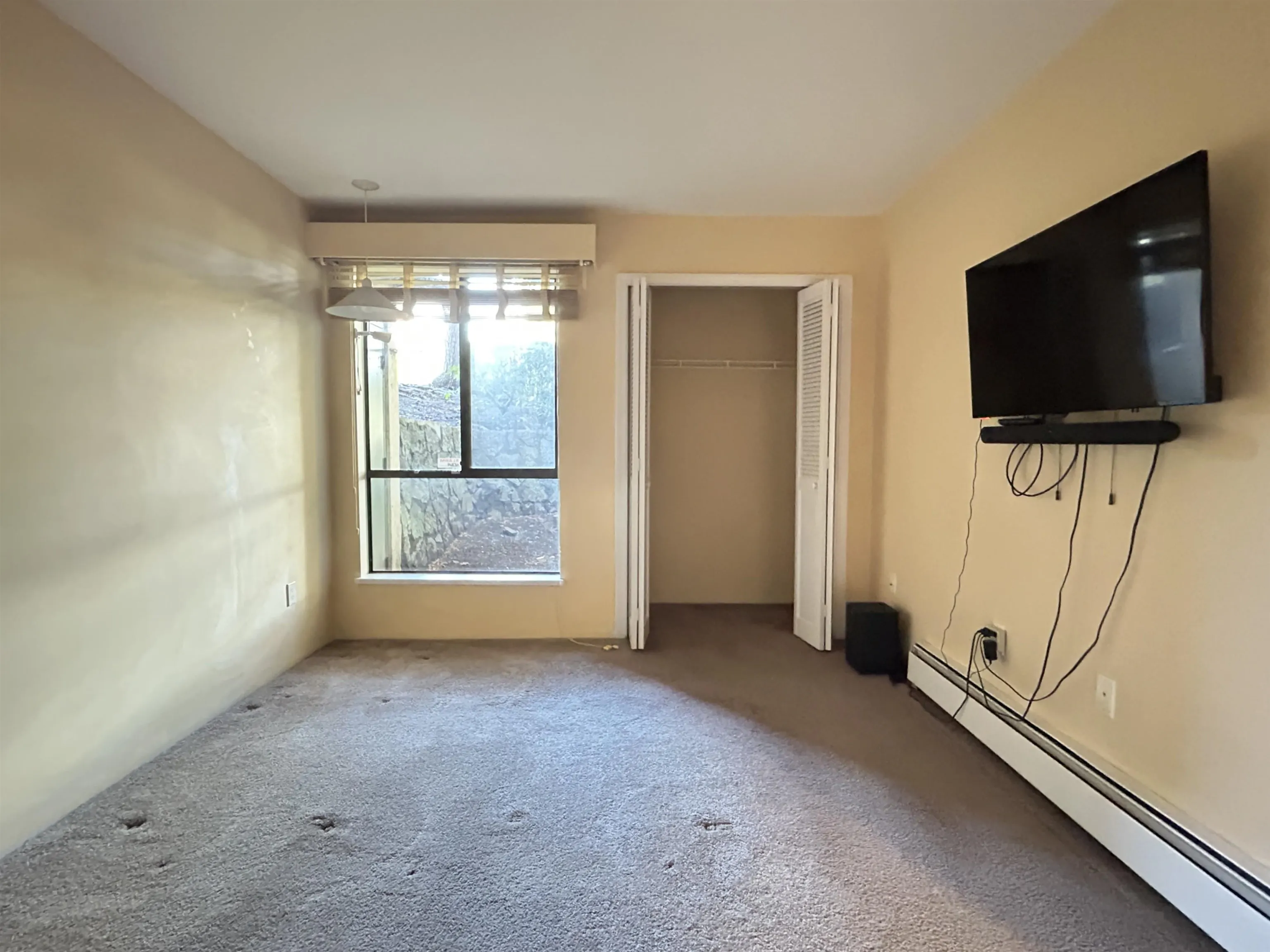 211 466 E Eighth Avenue