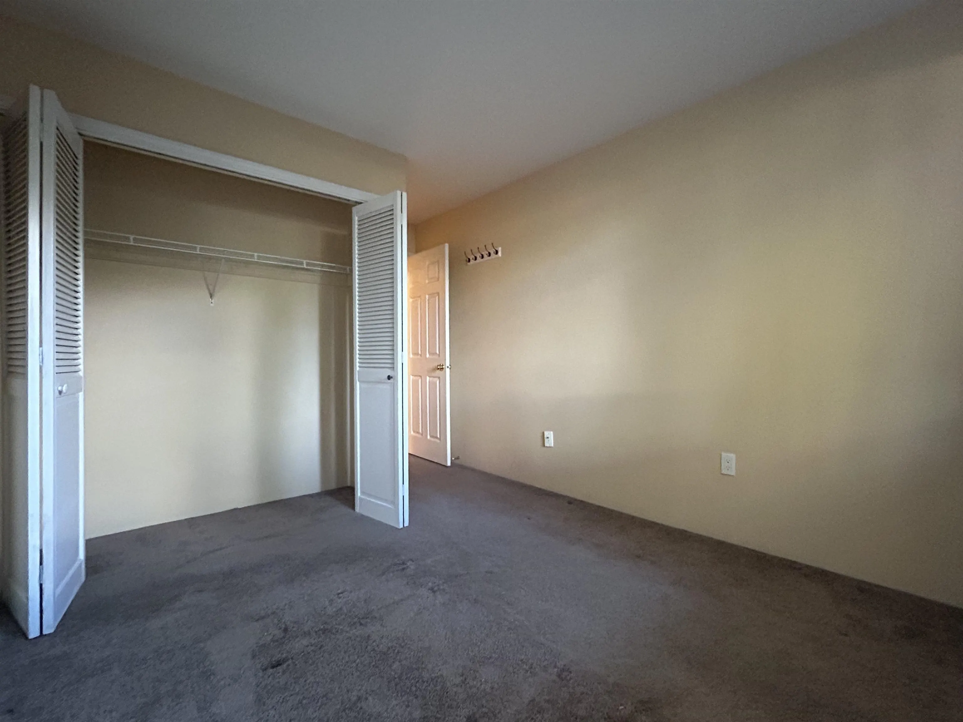 211 466 E Eighth Avenue