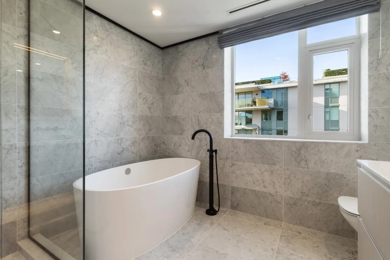 1704 1365 Davie Street