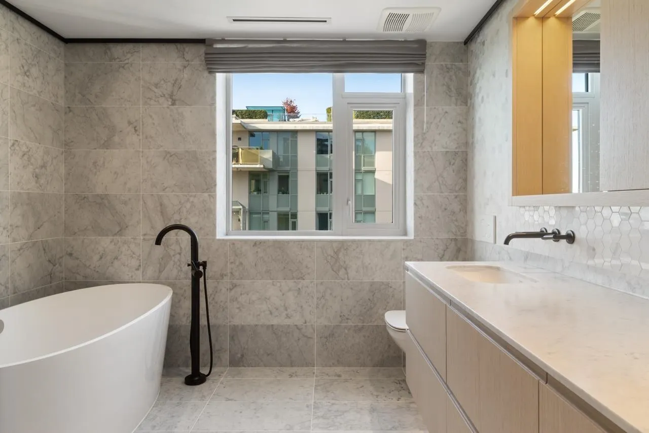 1704 1365 Davie Street