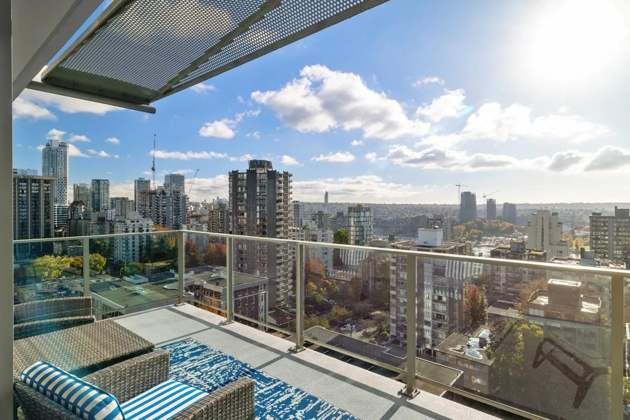 1704 1365 Davie Street