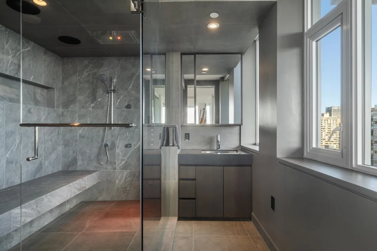 1704 1365 Davie Street