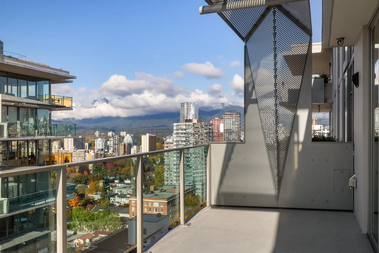 1704 1365 Davie Street