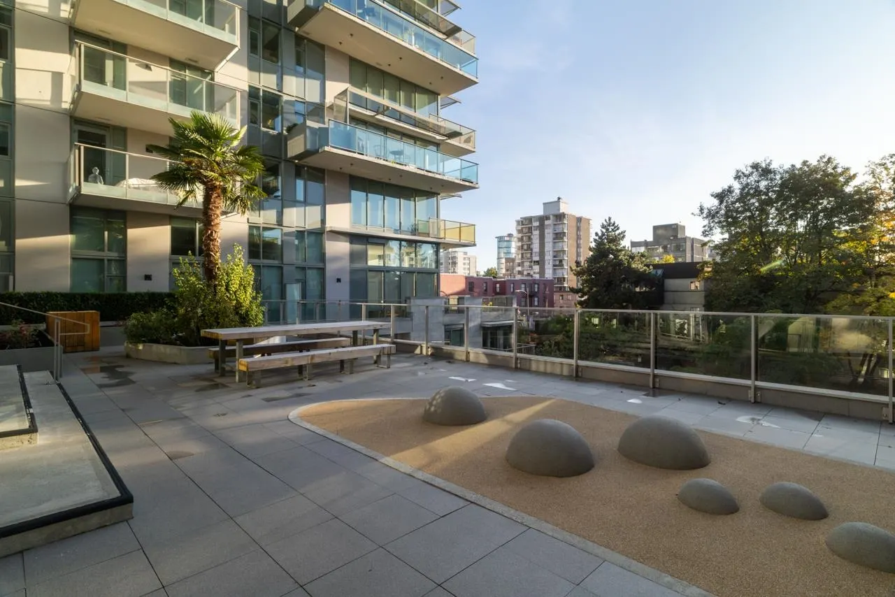 1704 1365 Davie Street