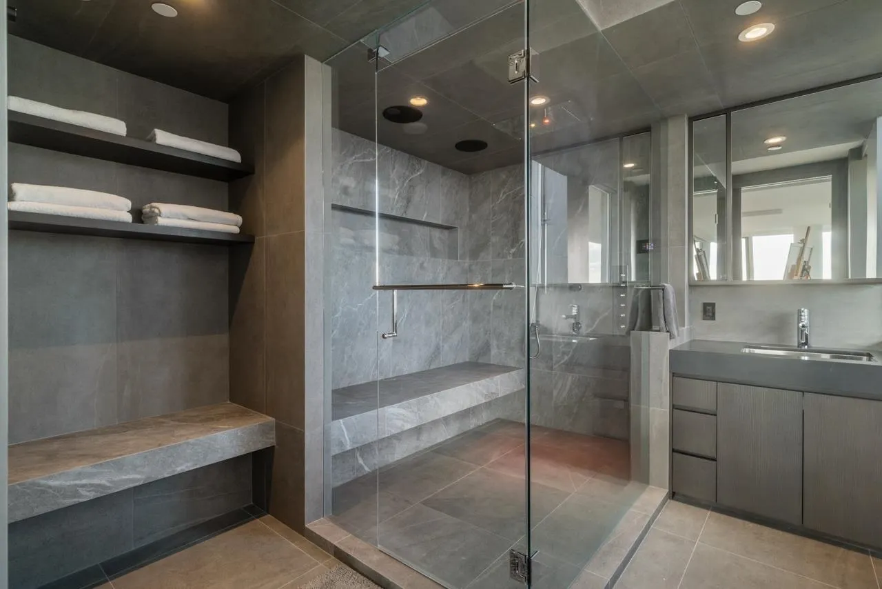 1704 1365 Davie Street