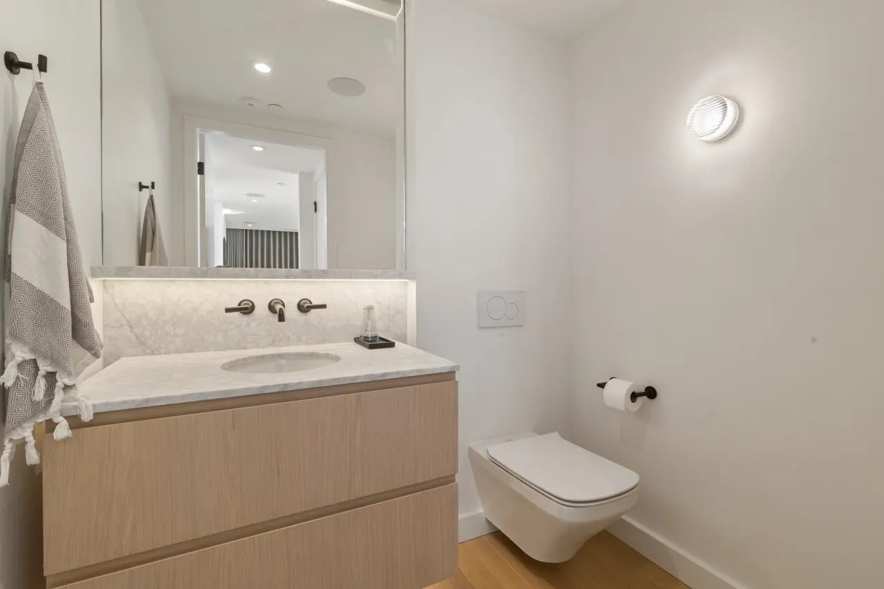 1704 1365 Davie Street