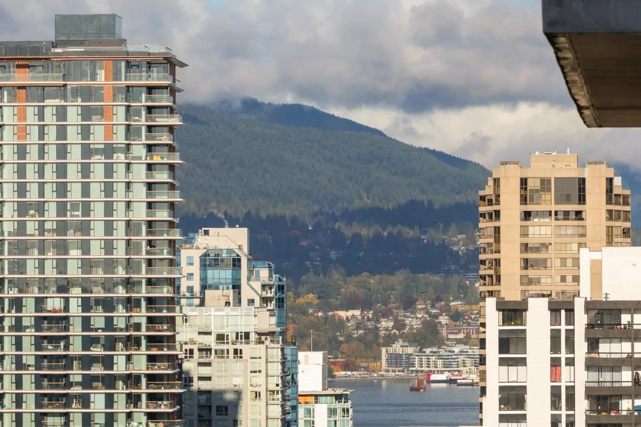 1704 1365 Davie Street