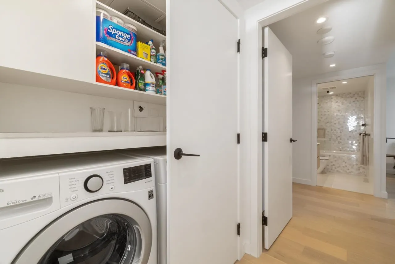 1704 1365 Davie Street