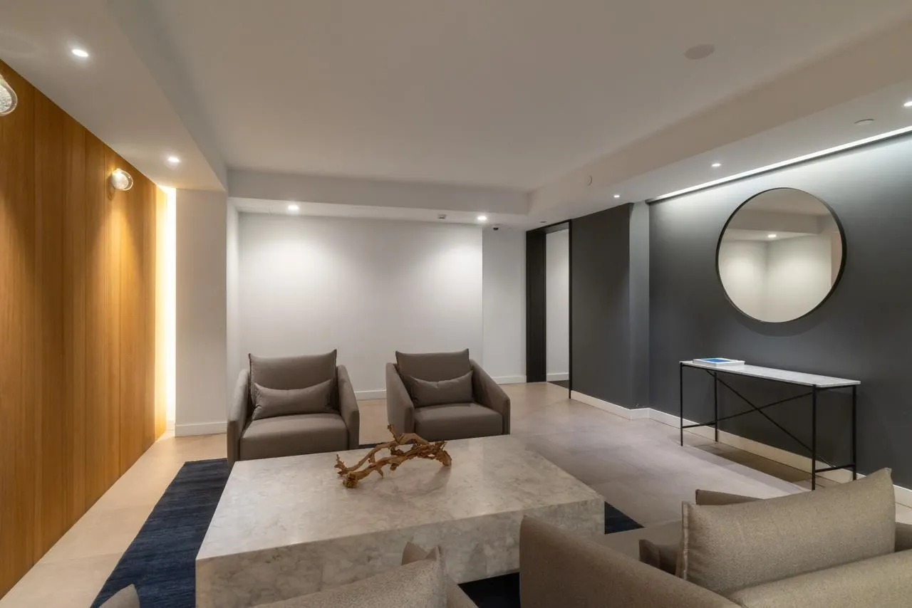 1704 1365 Davie Street