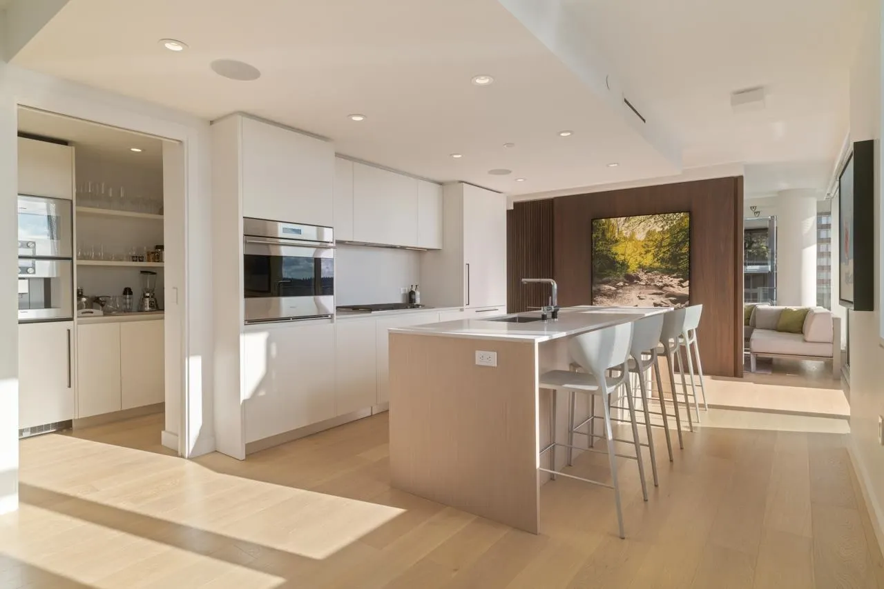 1704 1365 Davie Street