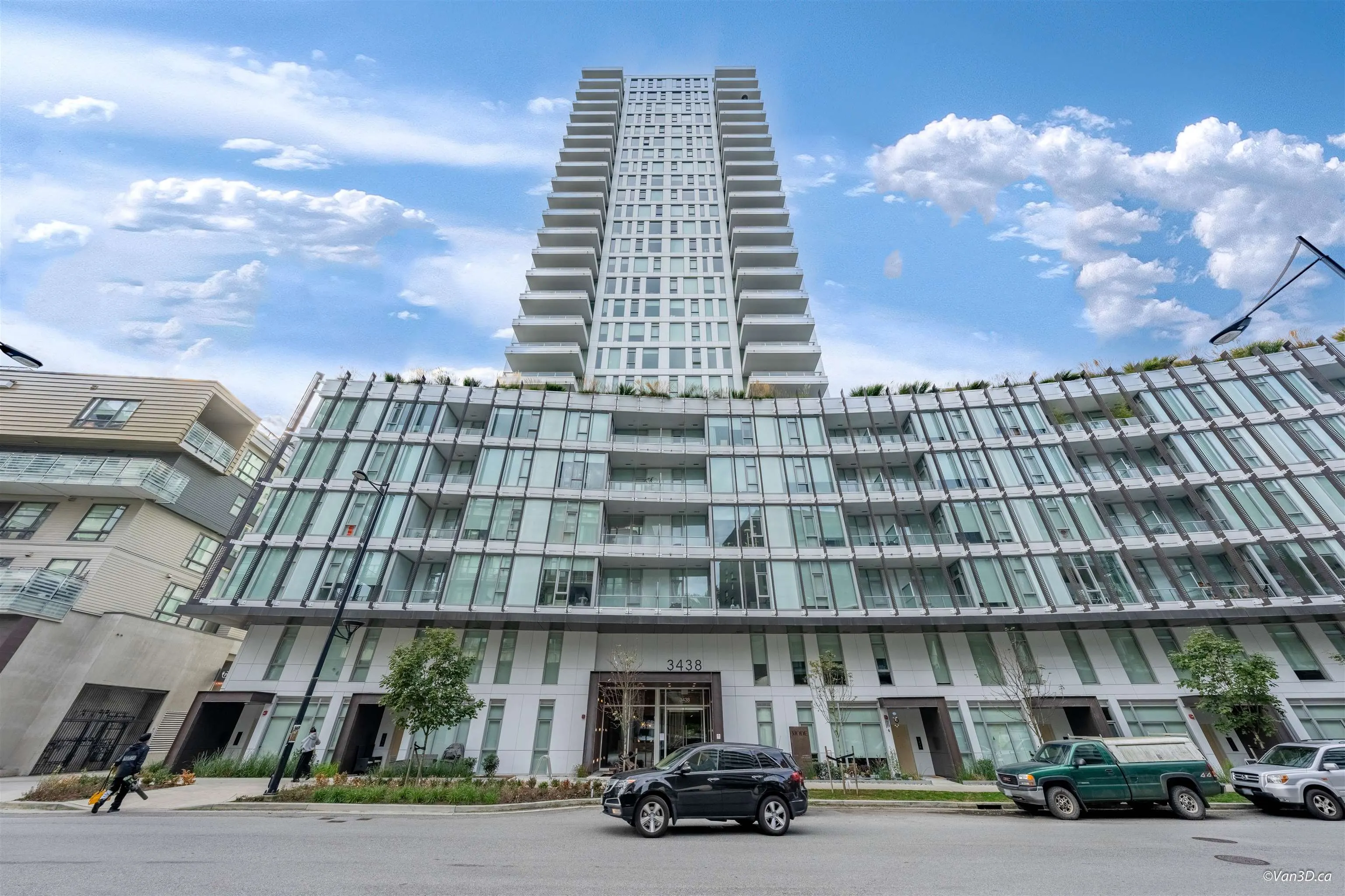 906 3438 Sawmill Crescent