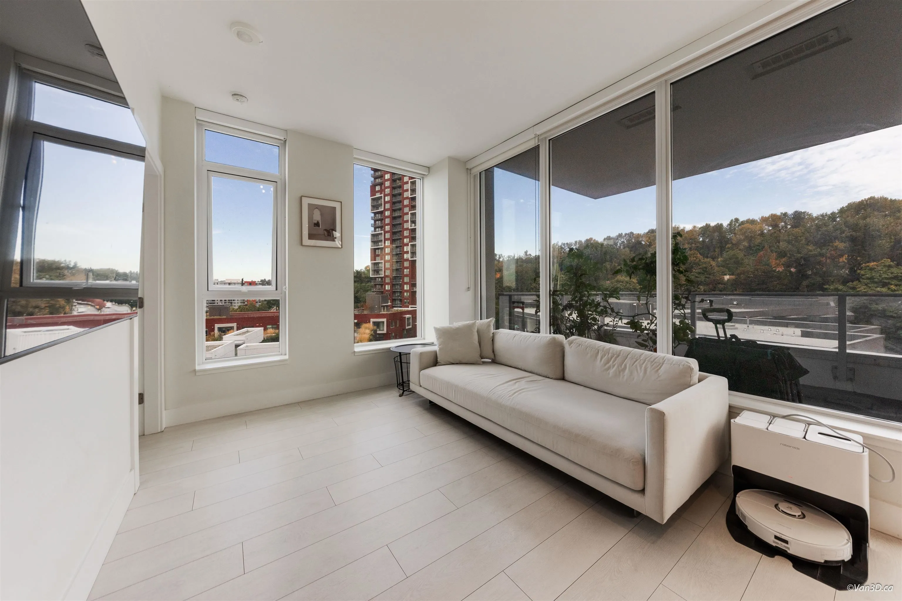 906 3438 Sawmill Crescent