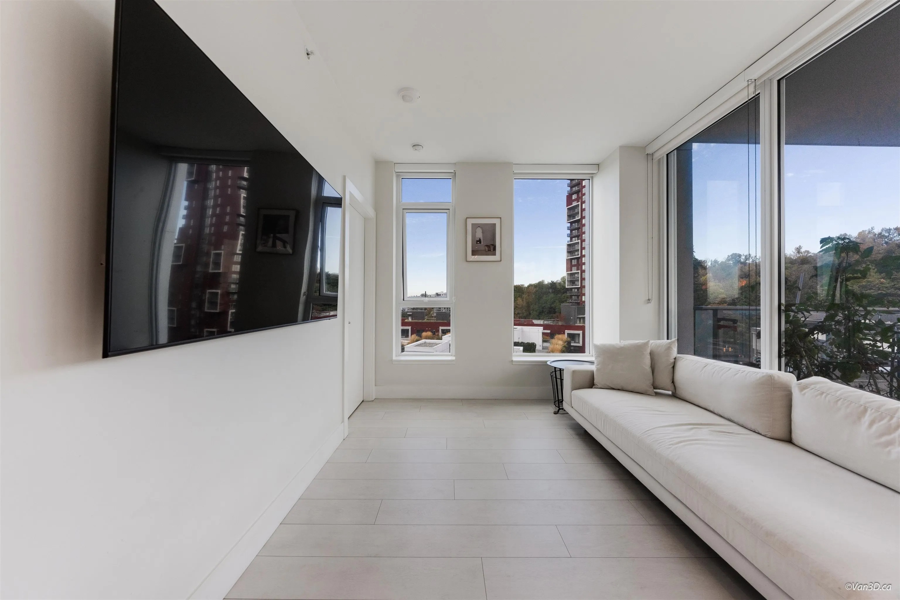 906 3438 Sawmill Crescent