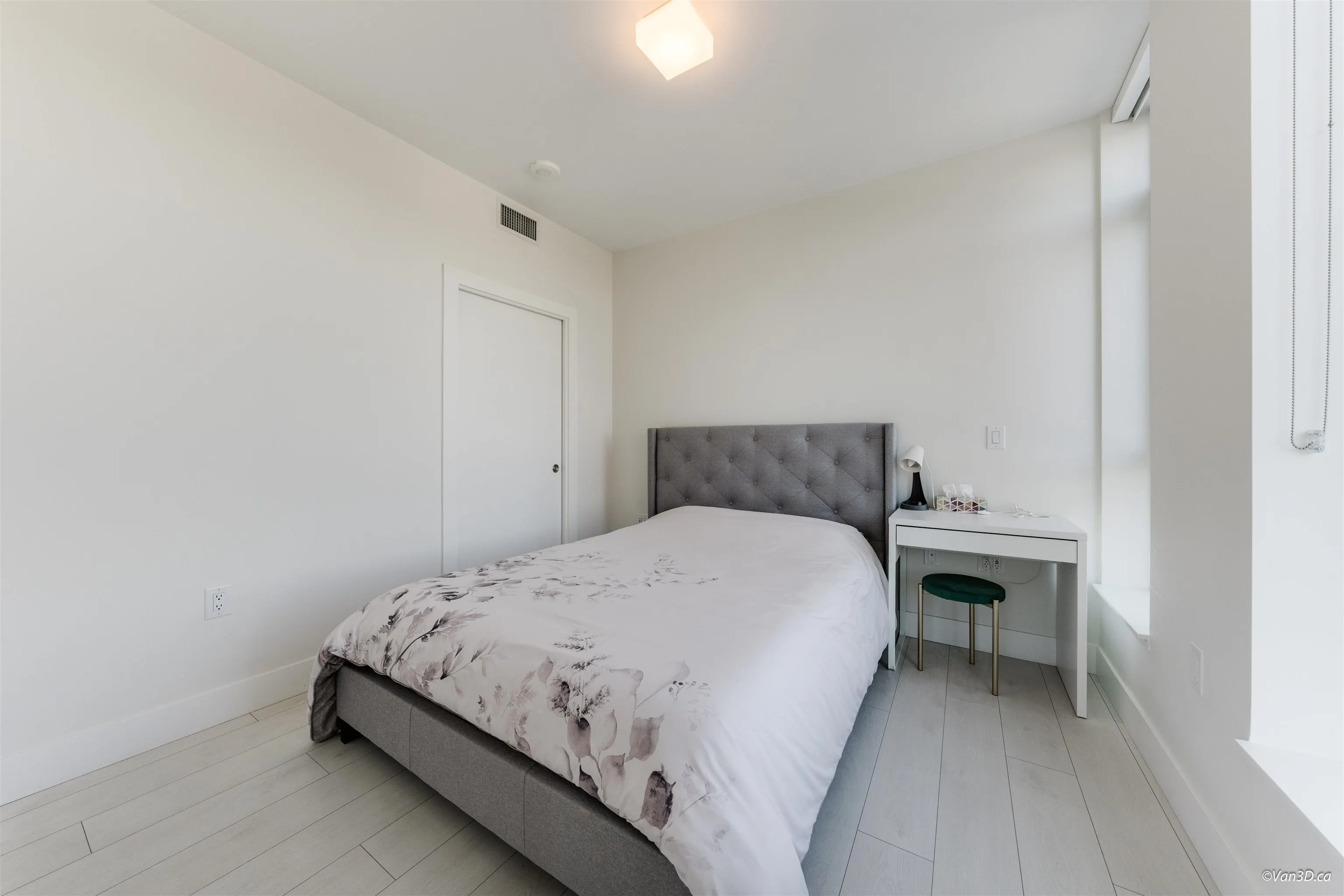 906 3438 Sawmill Crescent