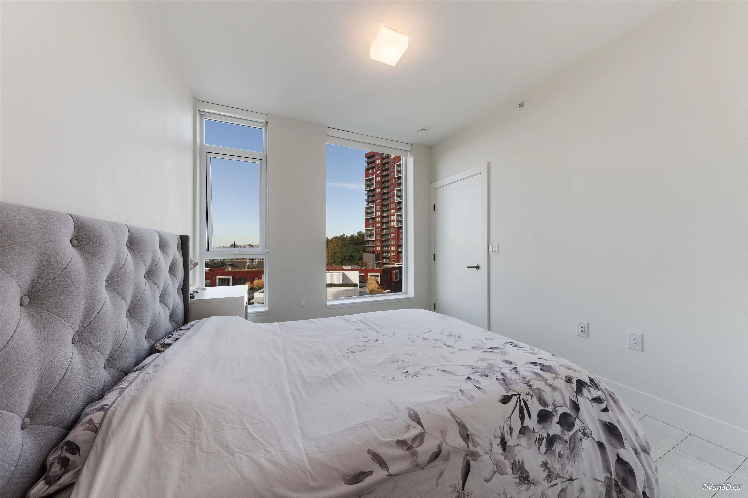 906 3438 Sawmill Crescent