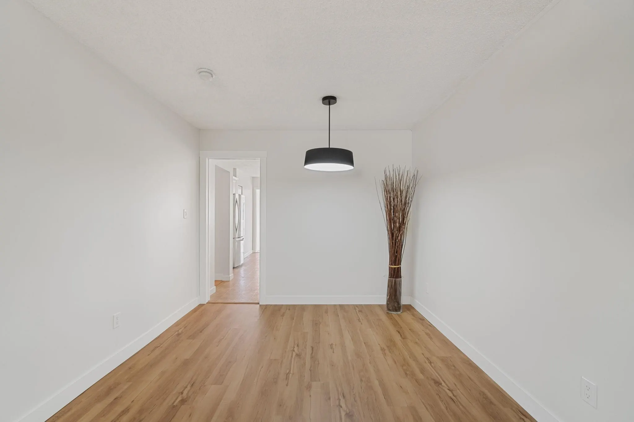 1431 Elinor Crescent