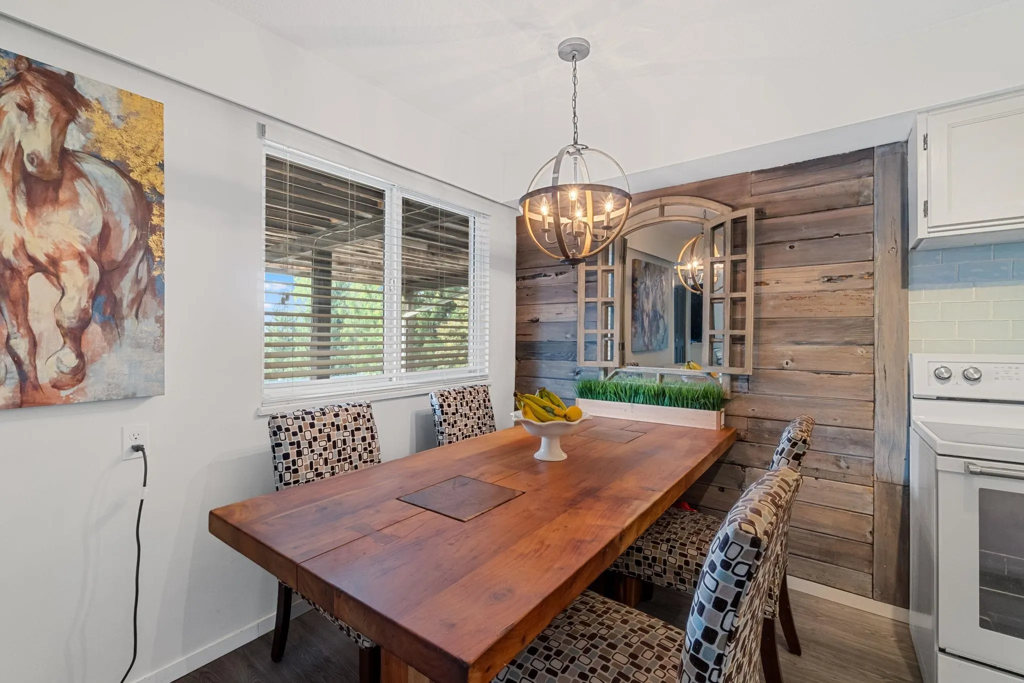 1431 Elinor Crescent