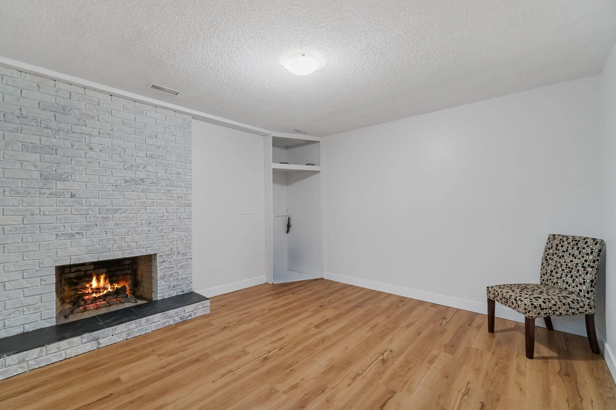 1431 Elinor Crescent