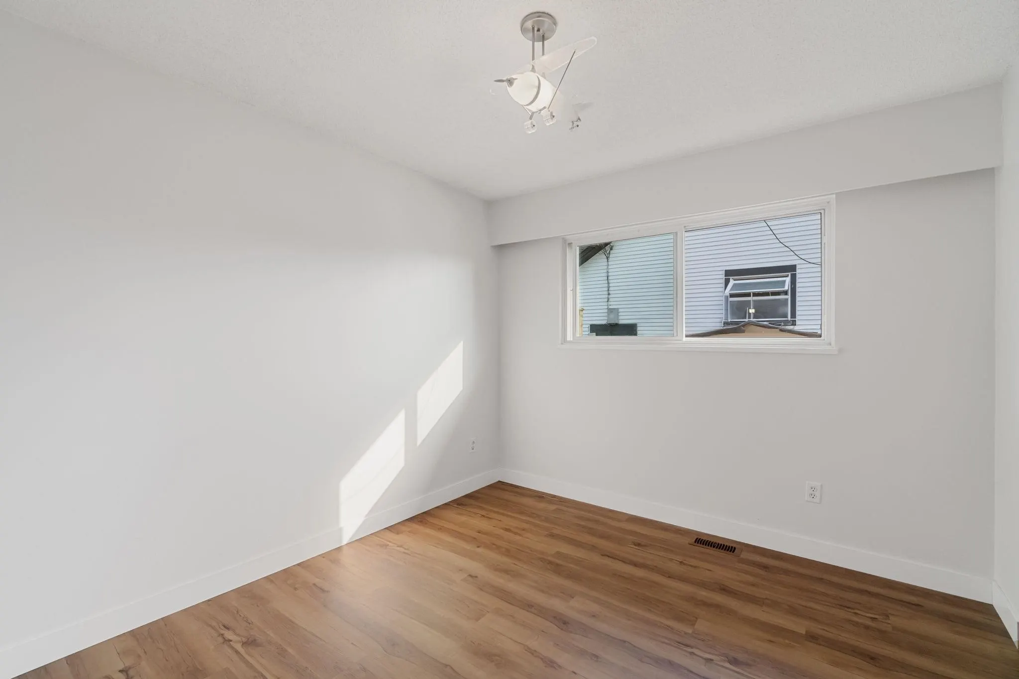 1431 Elinor Crescent