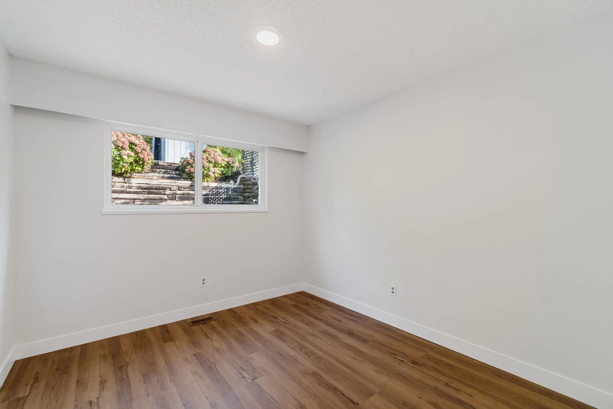 1431 Elinor Crescent