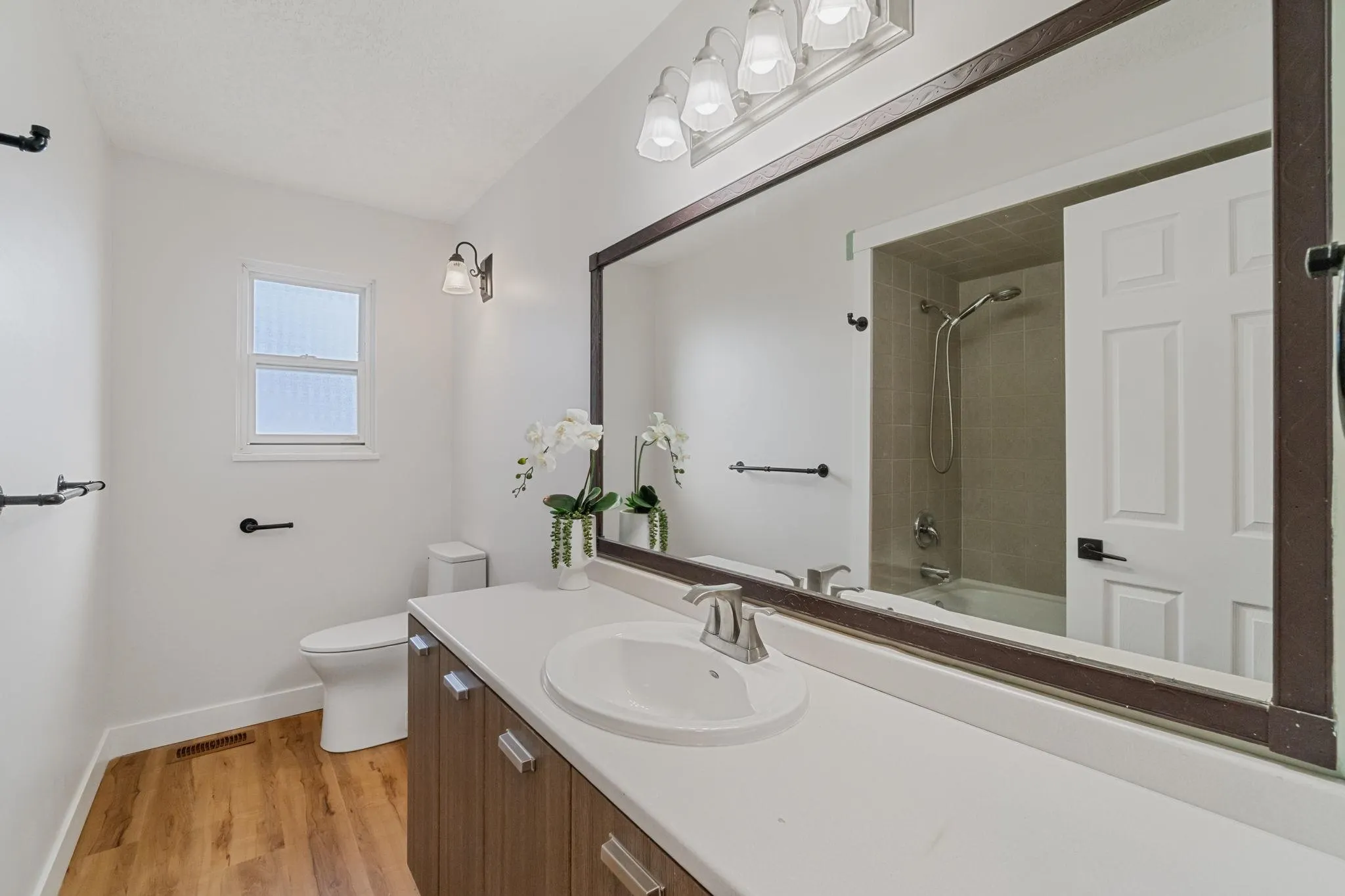 1431 Elinor Crescent