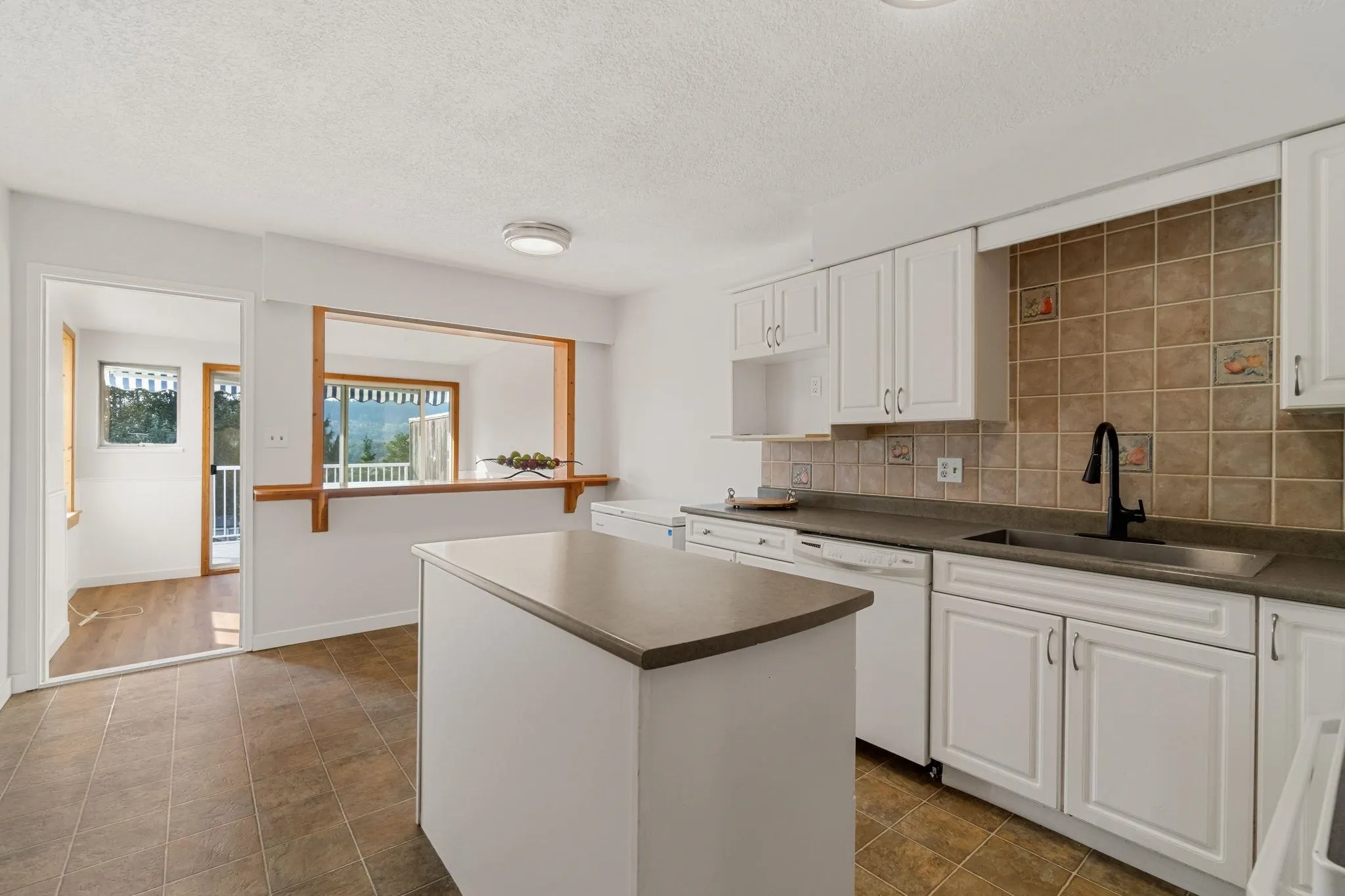 1431 Elinor Crescent