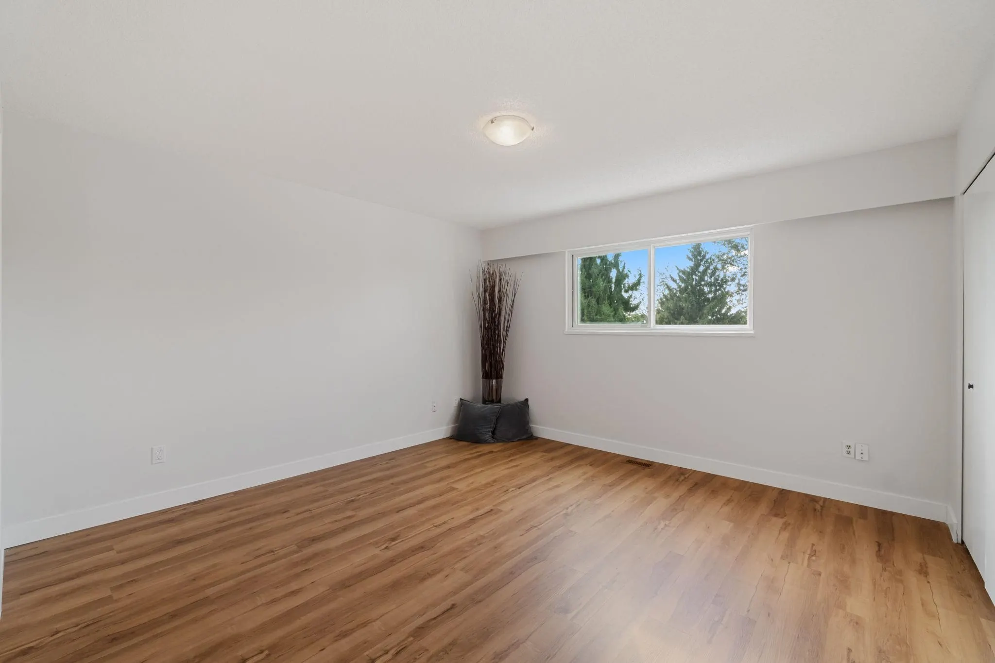 1431 Elinor Crescent