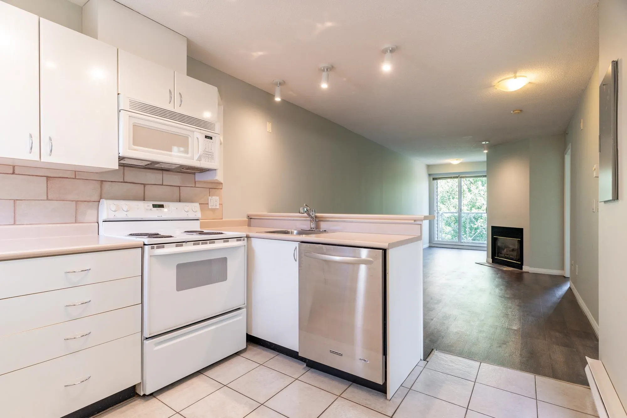 404 528 Rochester Avenue