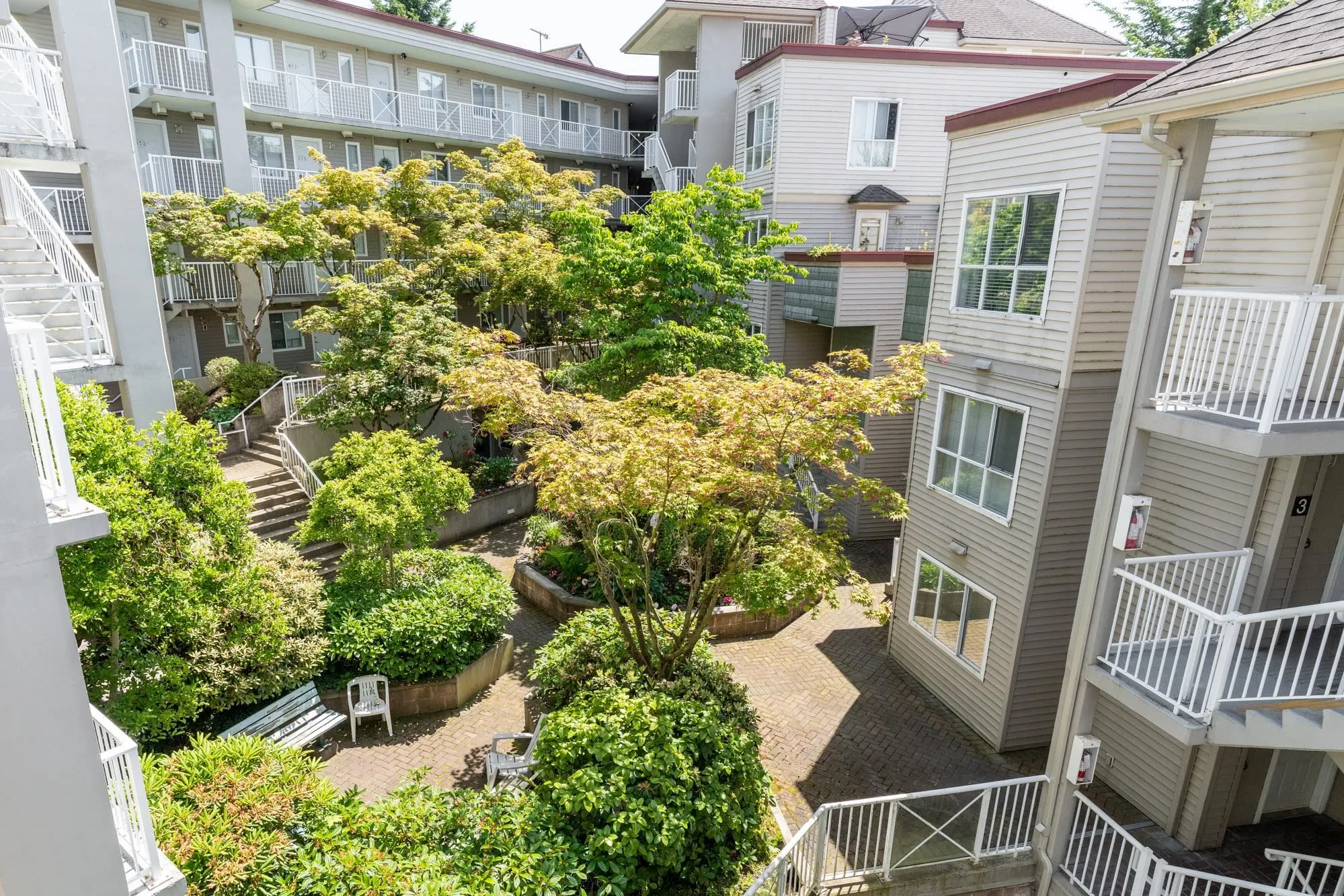 404 528 Rochester Avenue