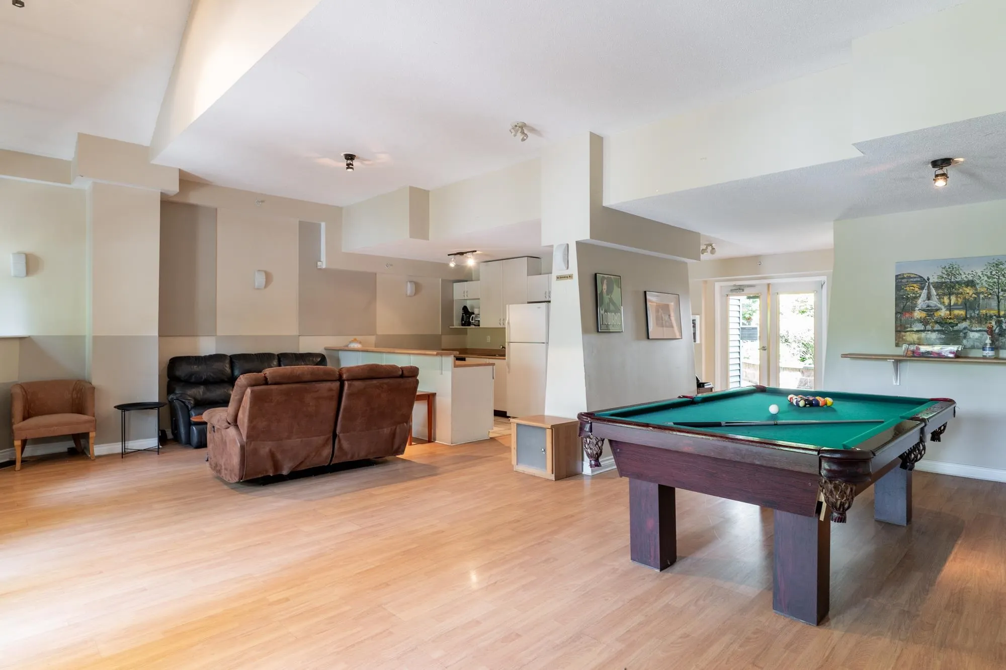 404 528 Rochester Avenue