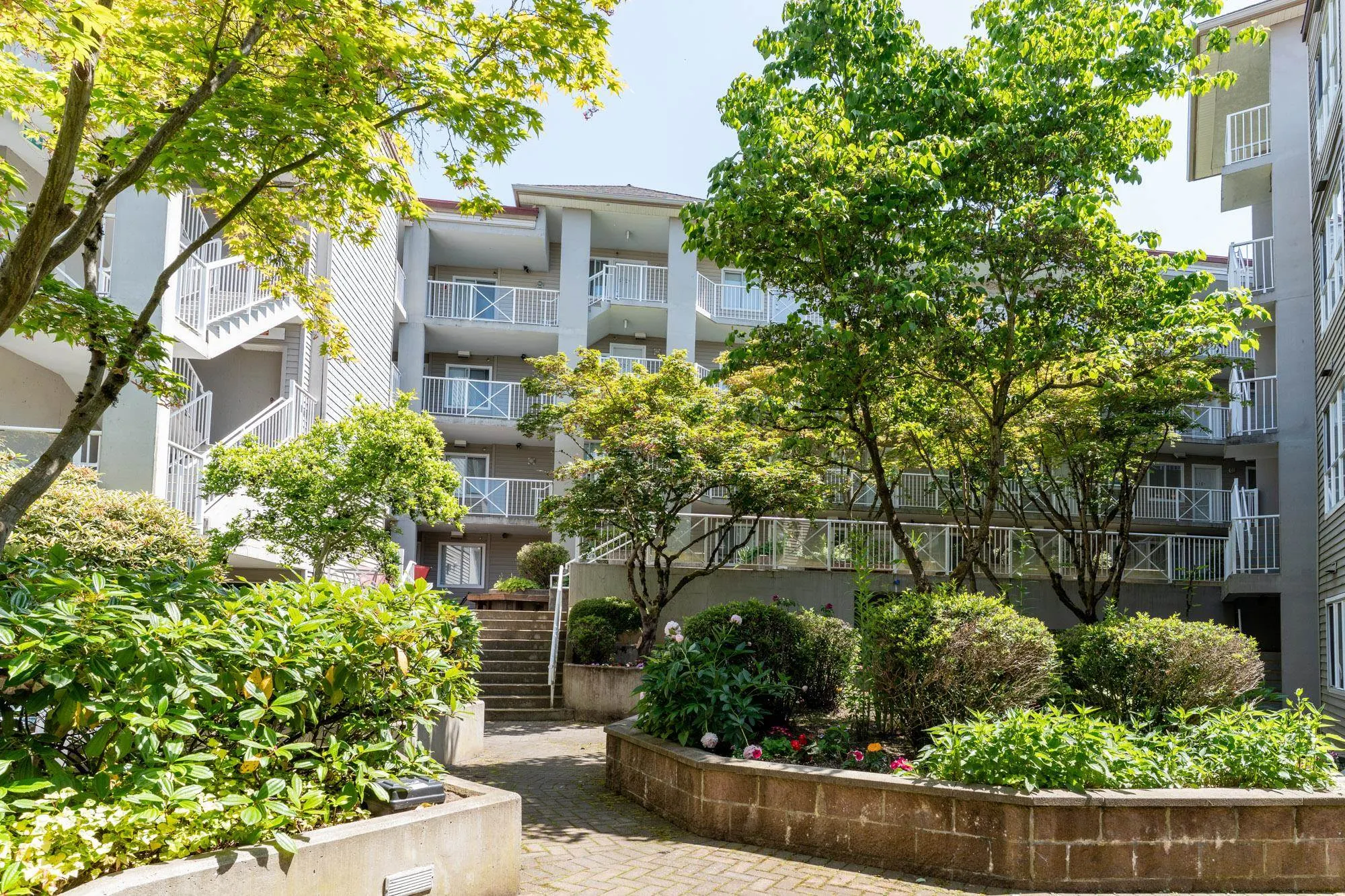 404 528 Rochester Avenue