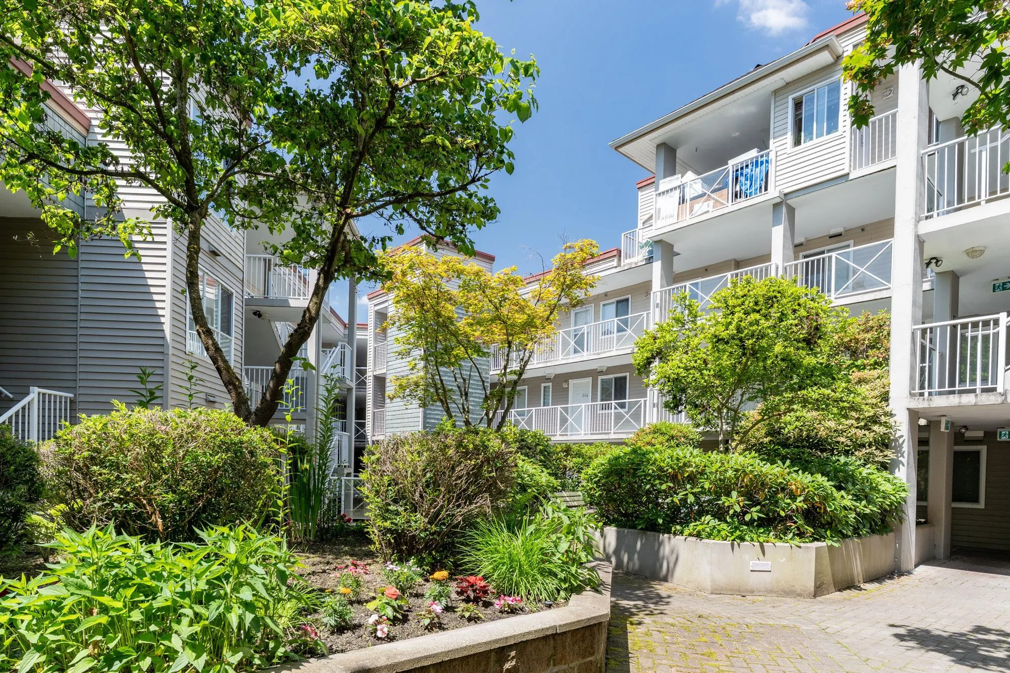 404 528 Rochester Avenue