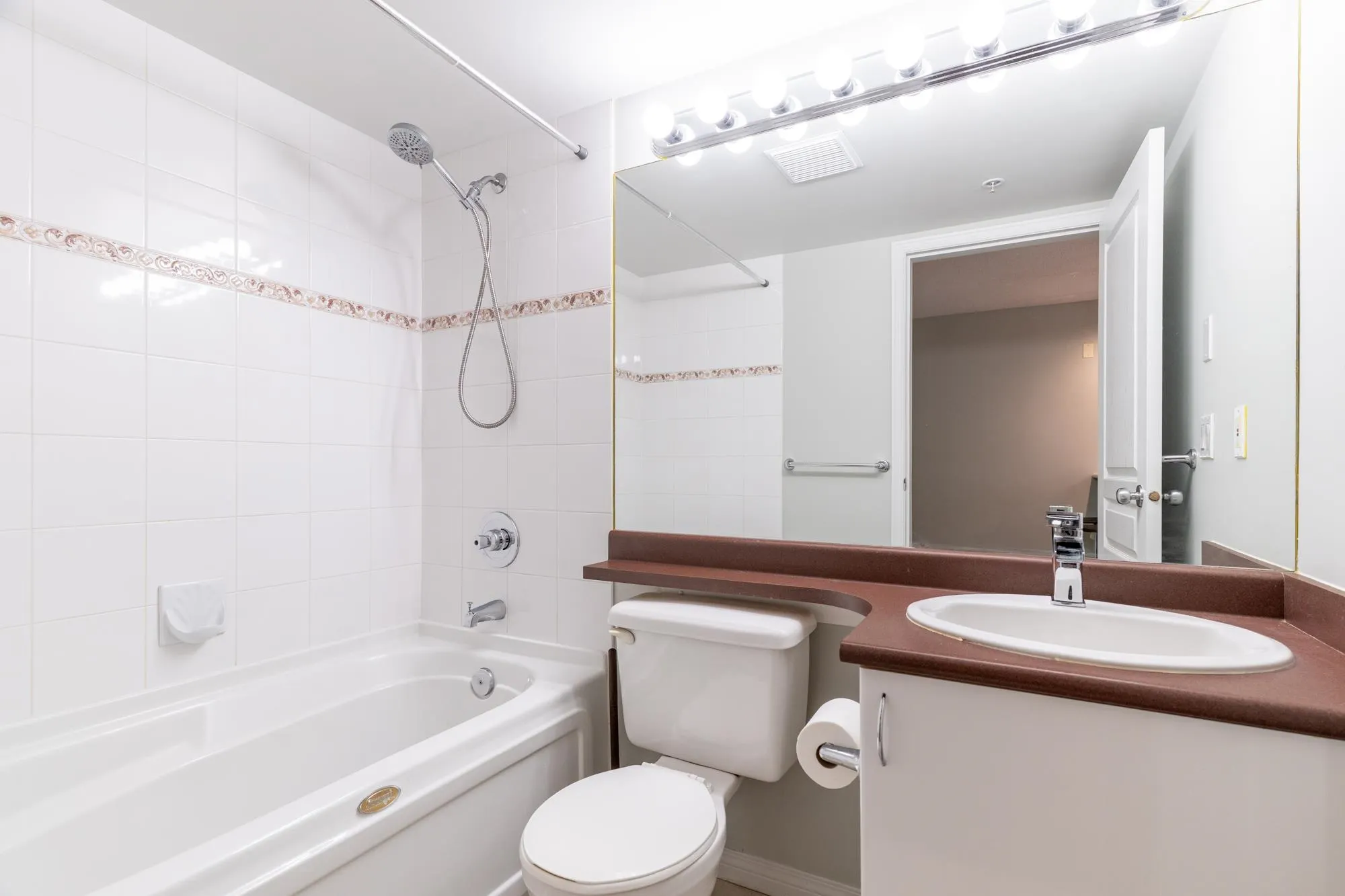 404 528 Rochester Avenue