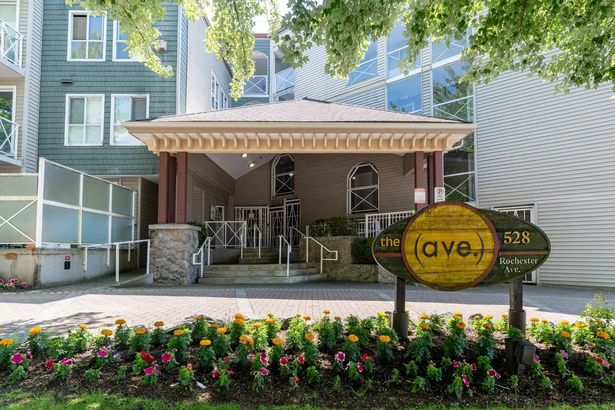 404 528 Rochester Avenue