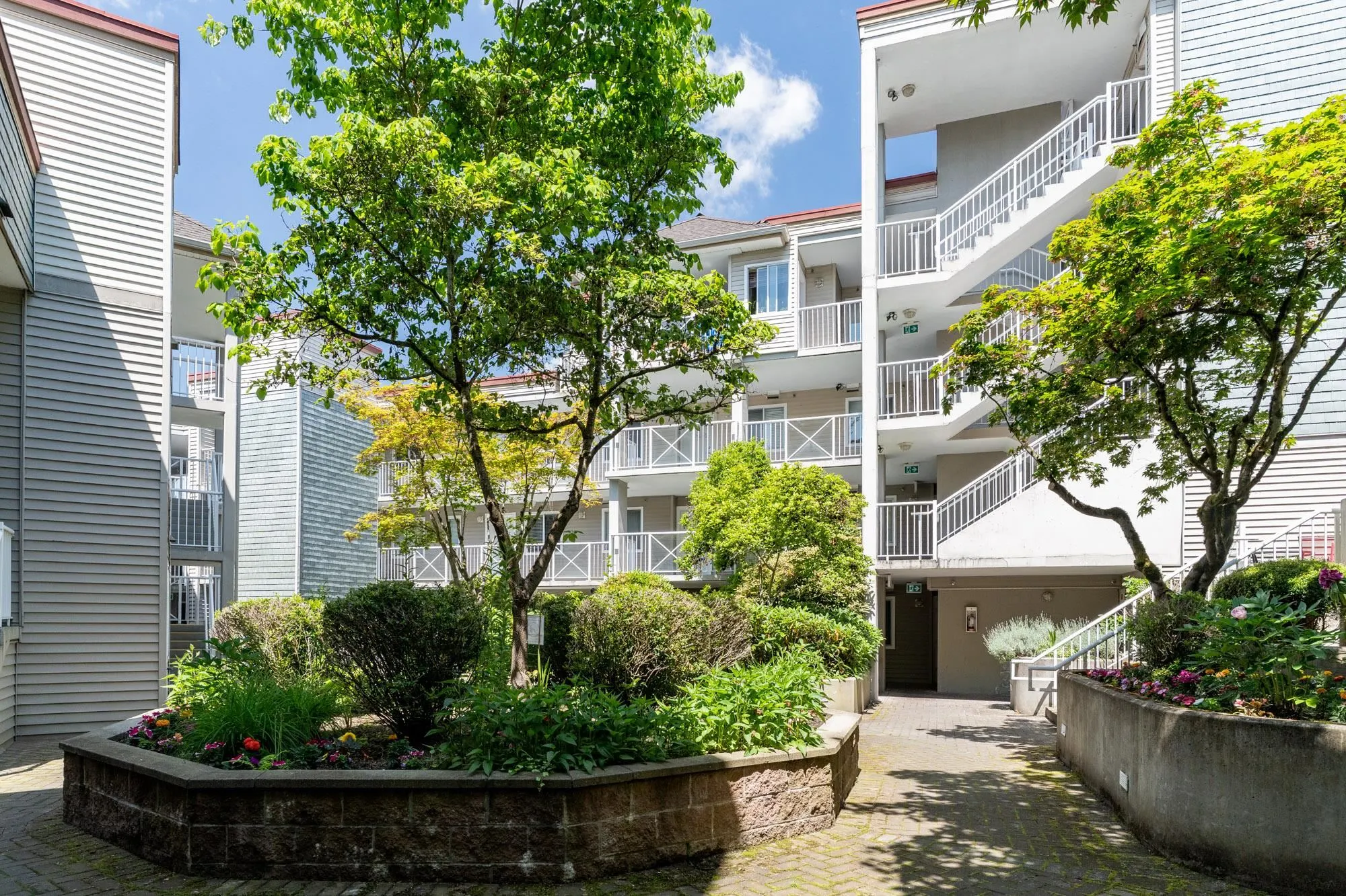 404 528 Rochester Avenue