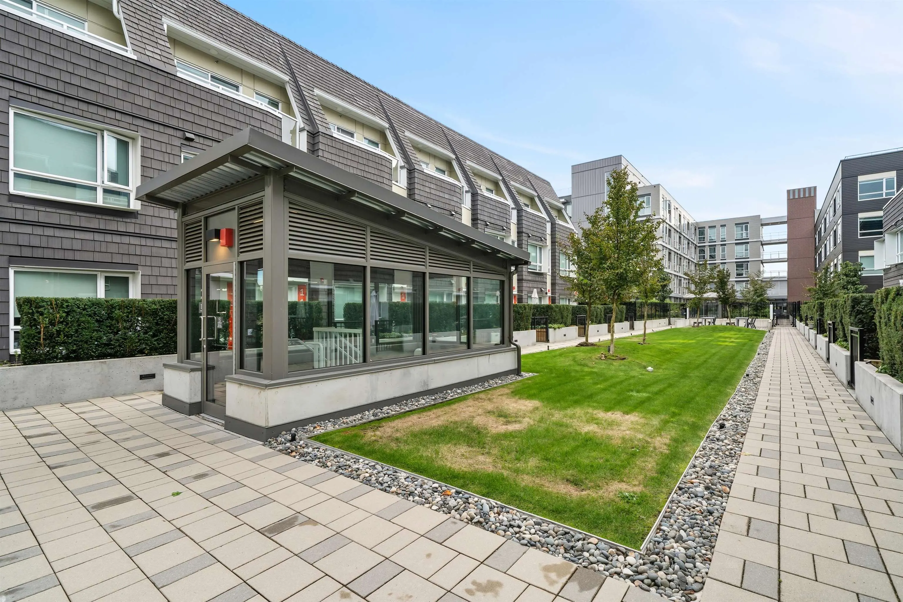 201 22226 Brown Avenue