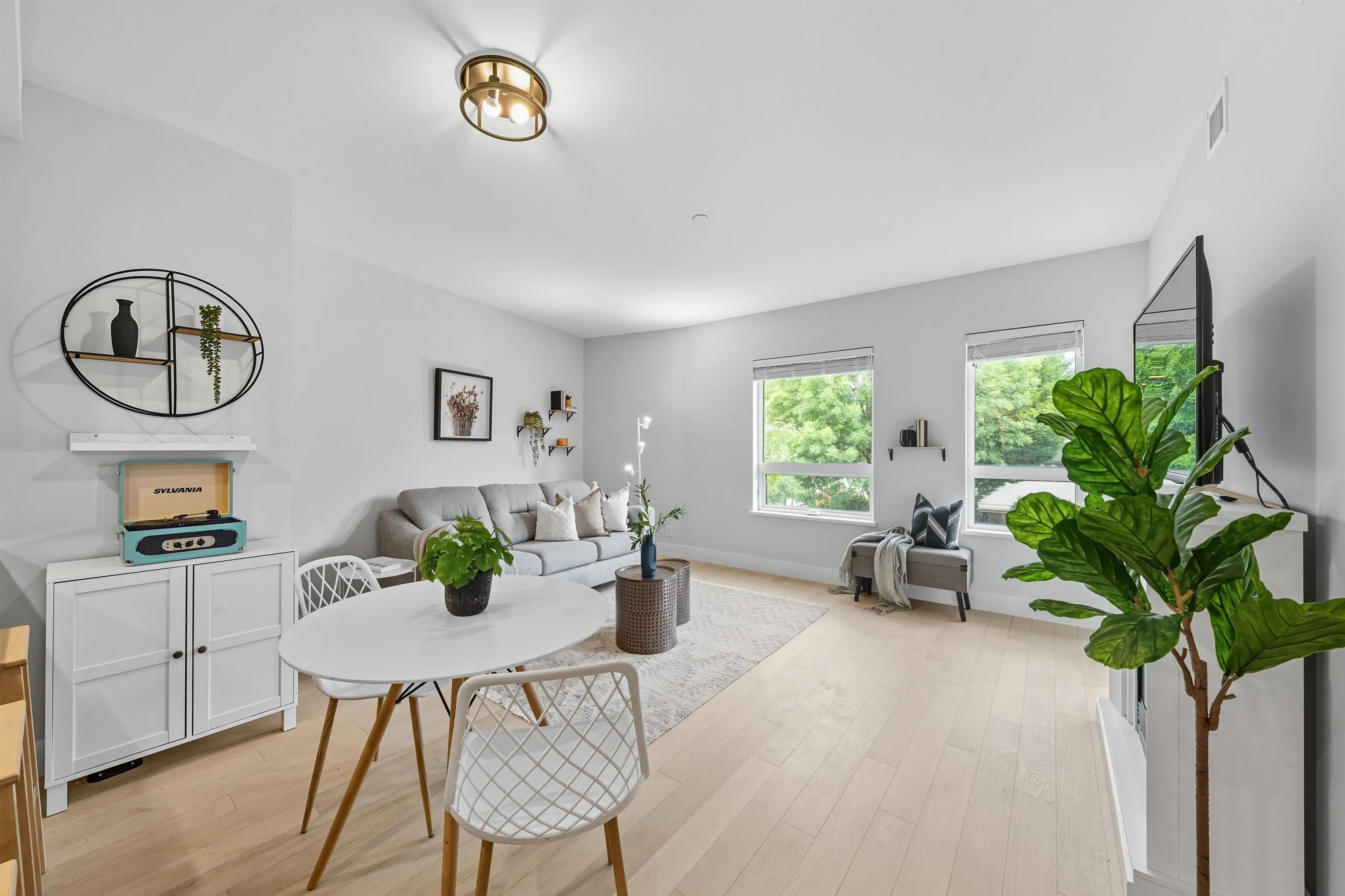 201 22226 Brown Avenue