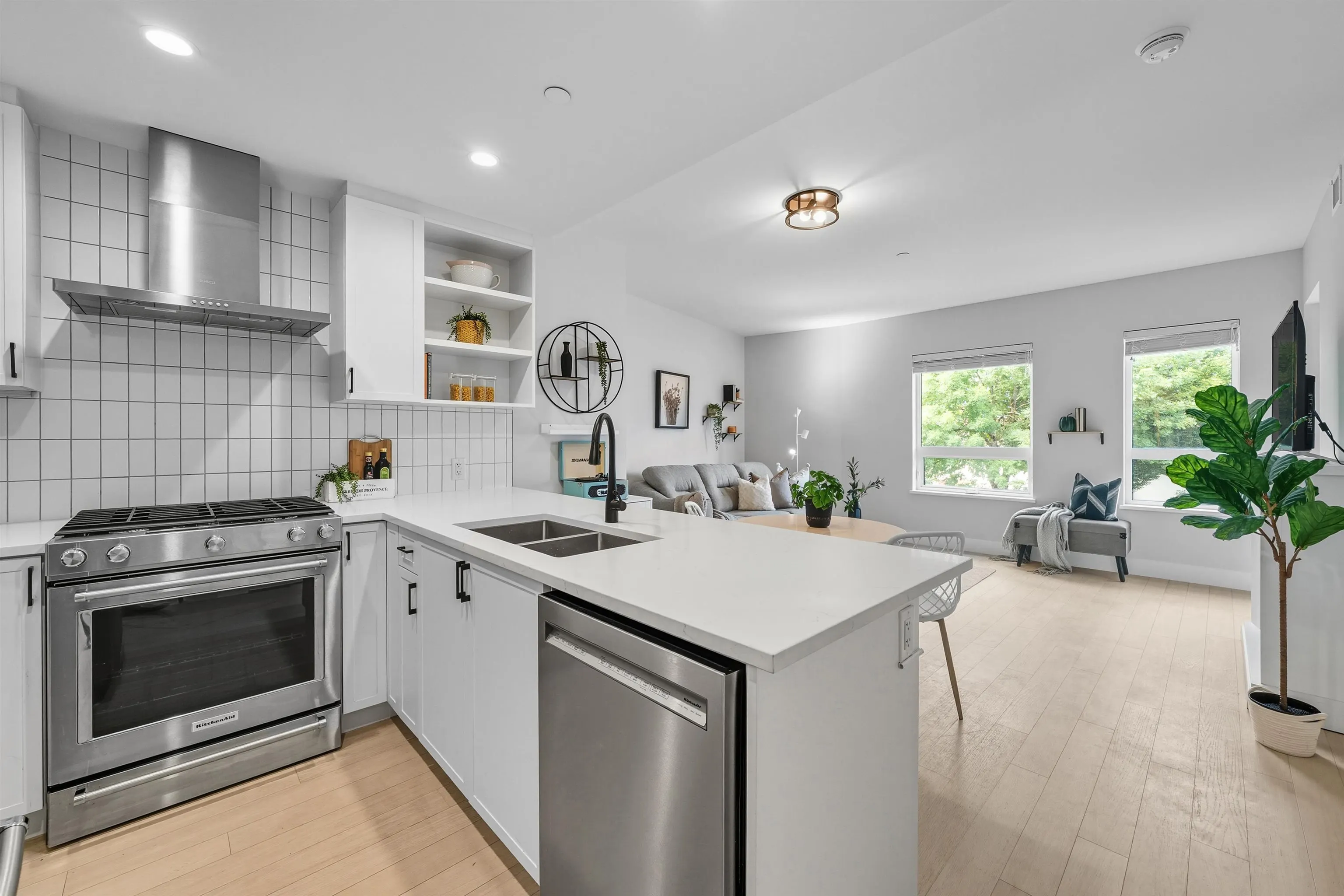 201 22226 Brown Avenue