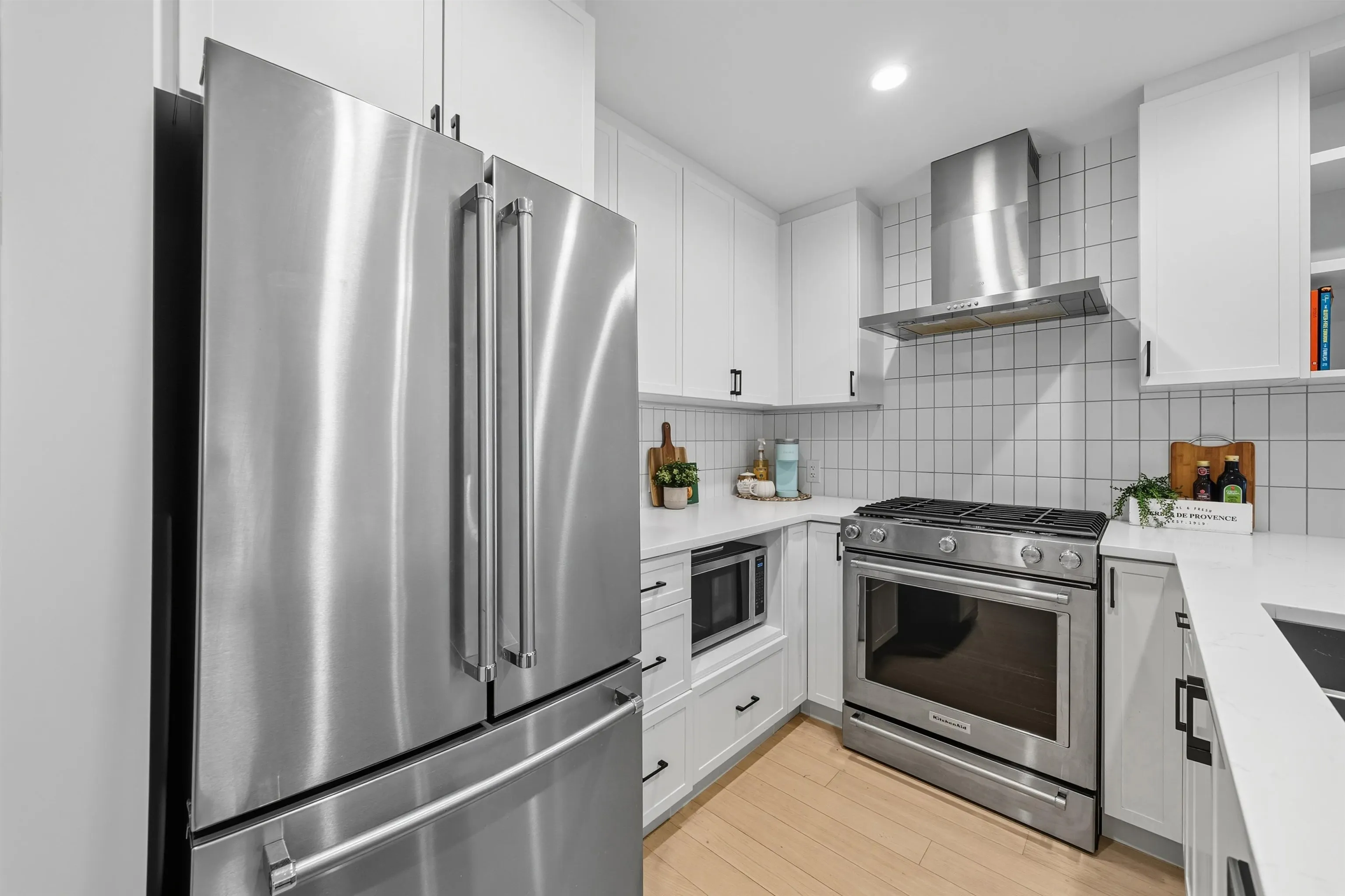 201 22226 Brown Avenue