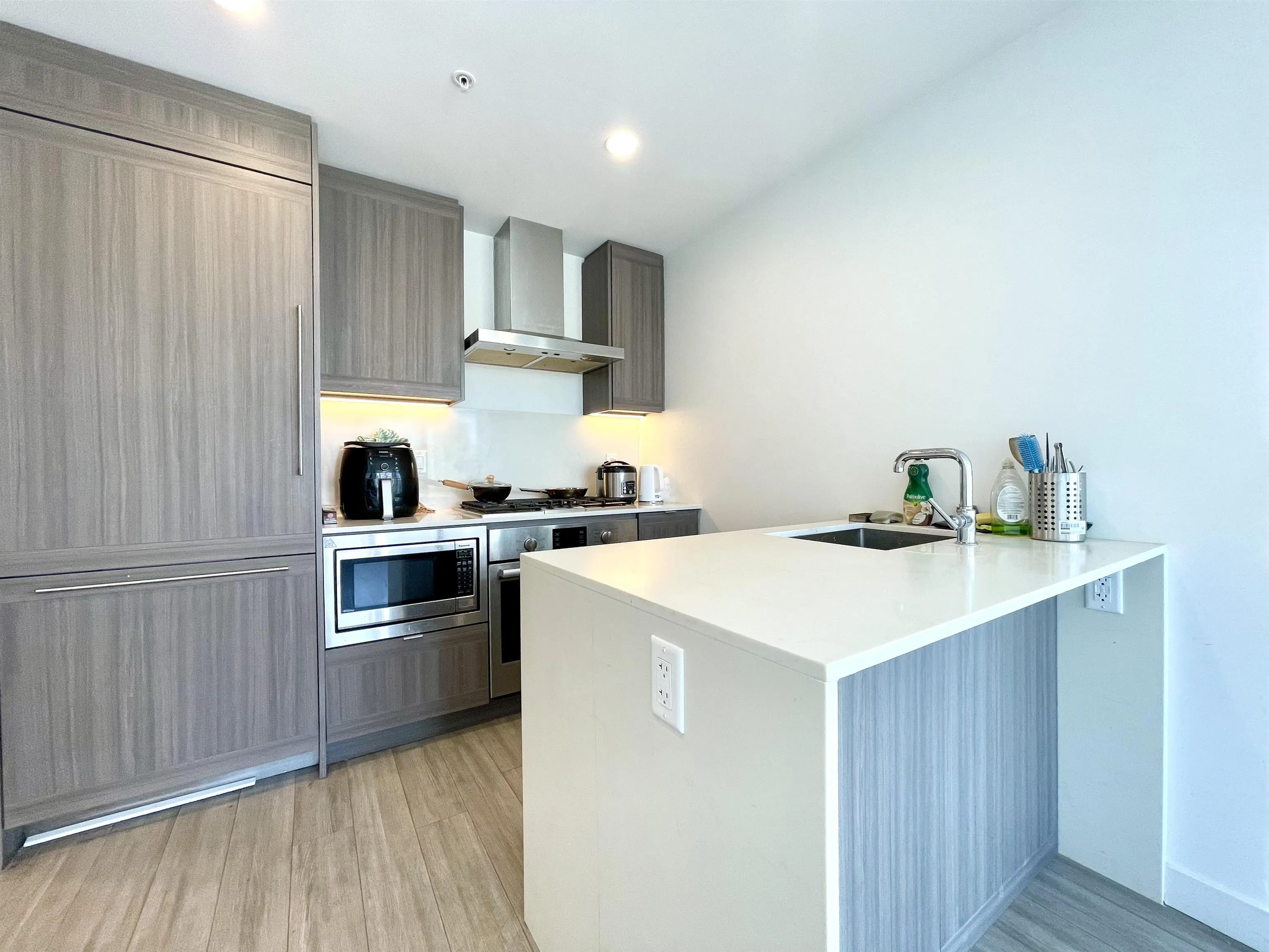 1604 2351 Beta Avenue