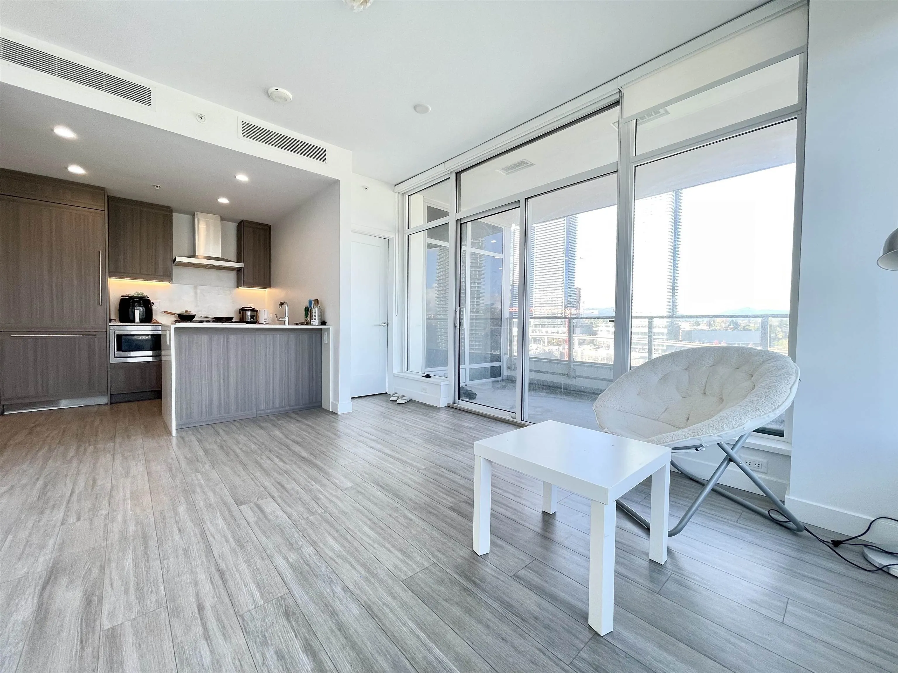 1604 2351 Beta Avenue