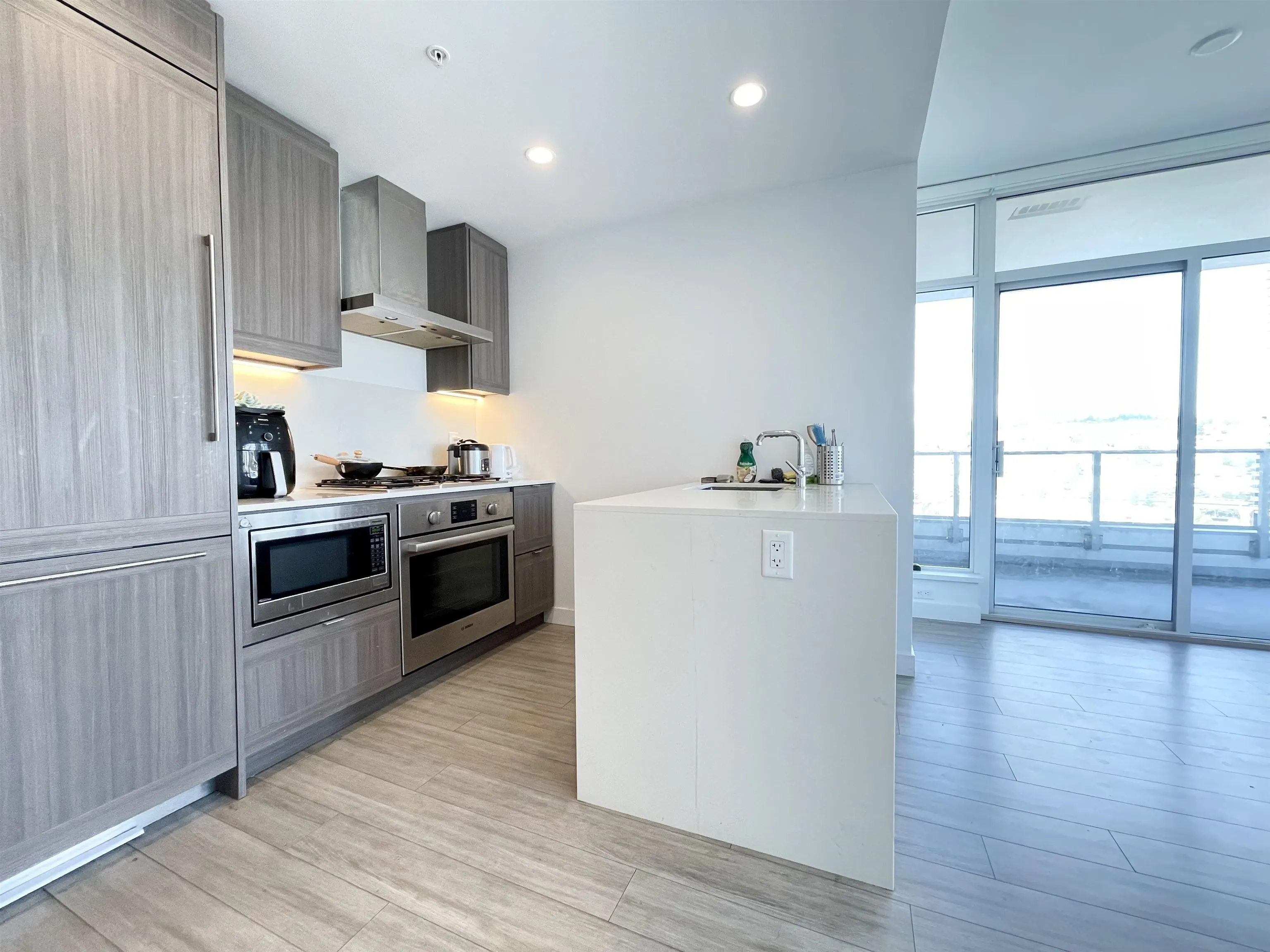 1604 2351 Beta Avenue