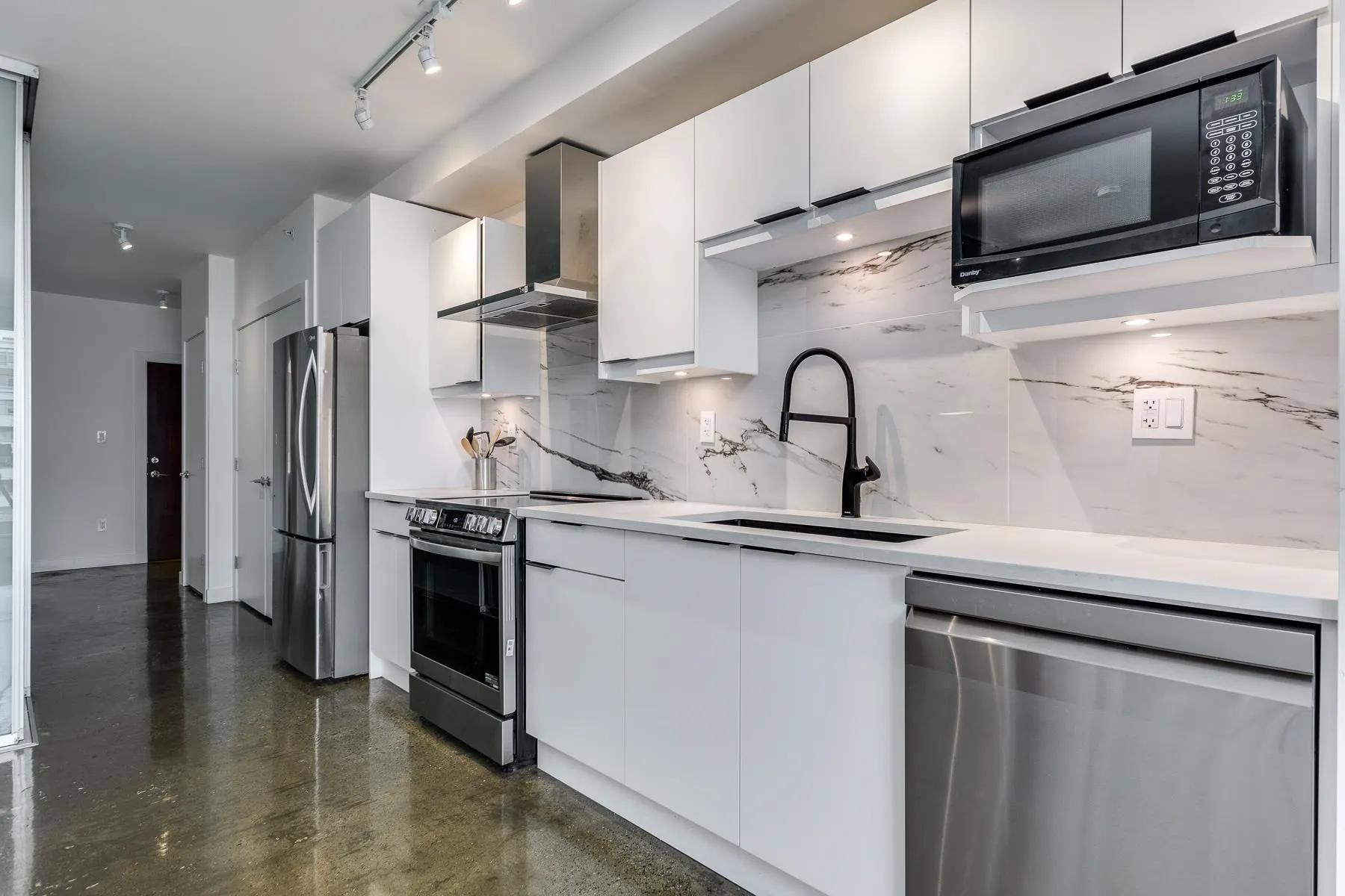 714 221 Union Street