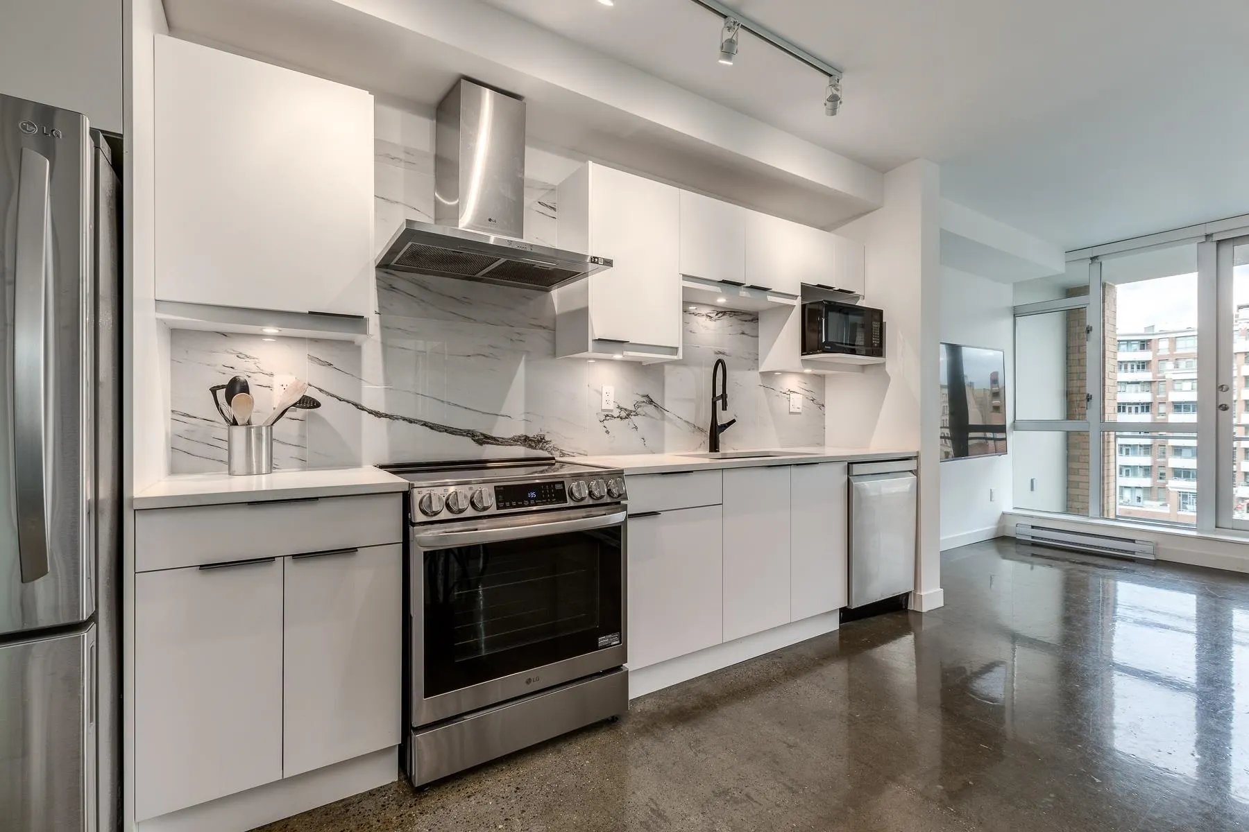 714 221 Union Street