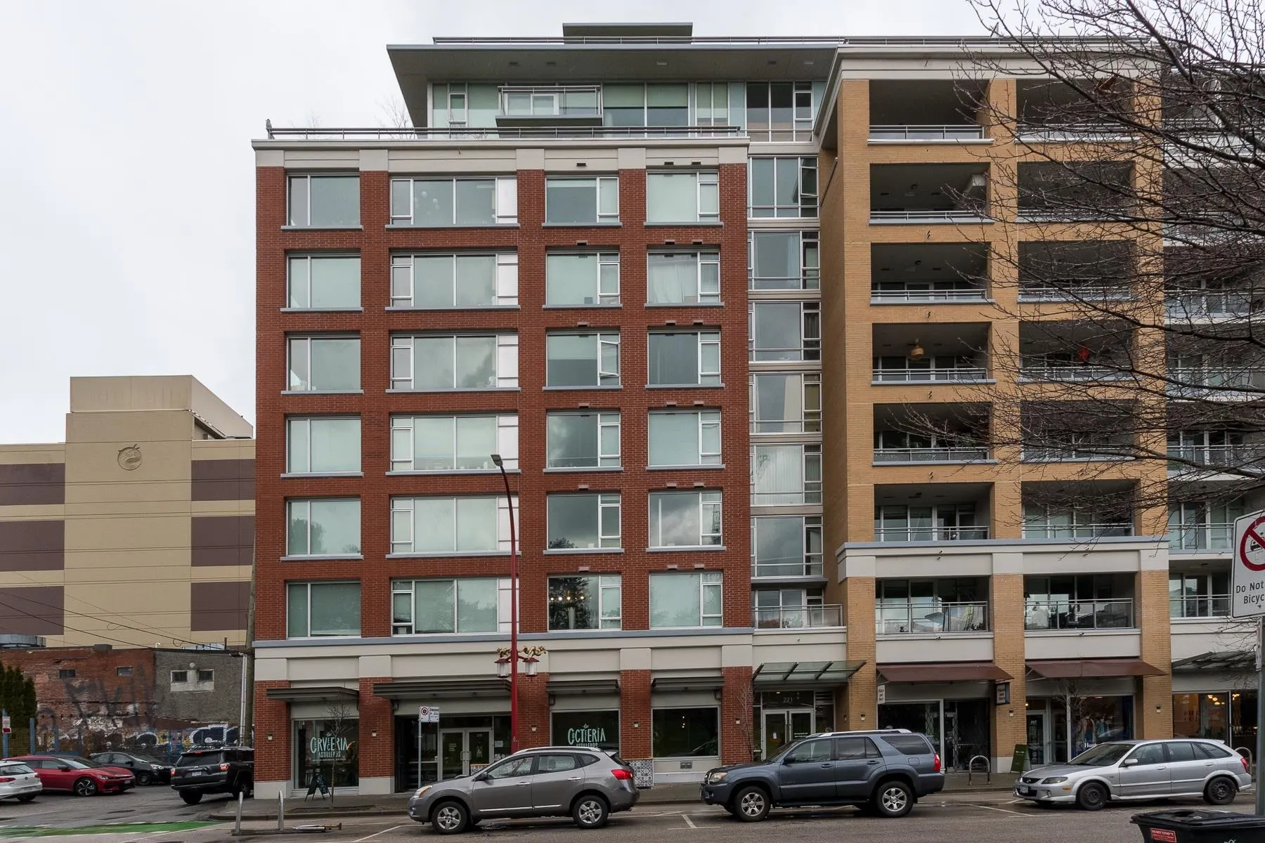 714 221 Union Street