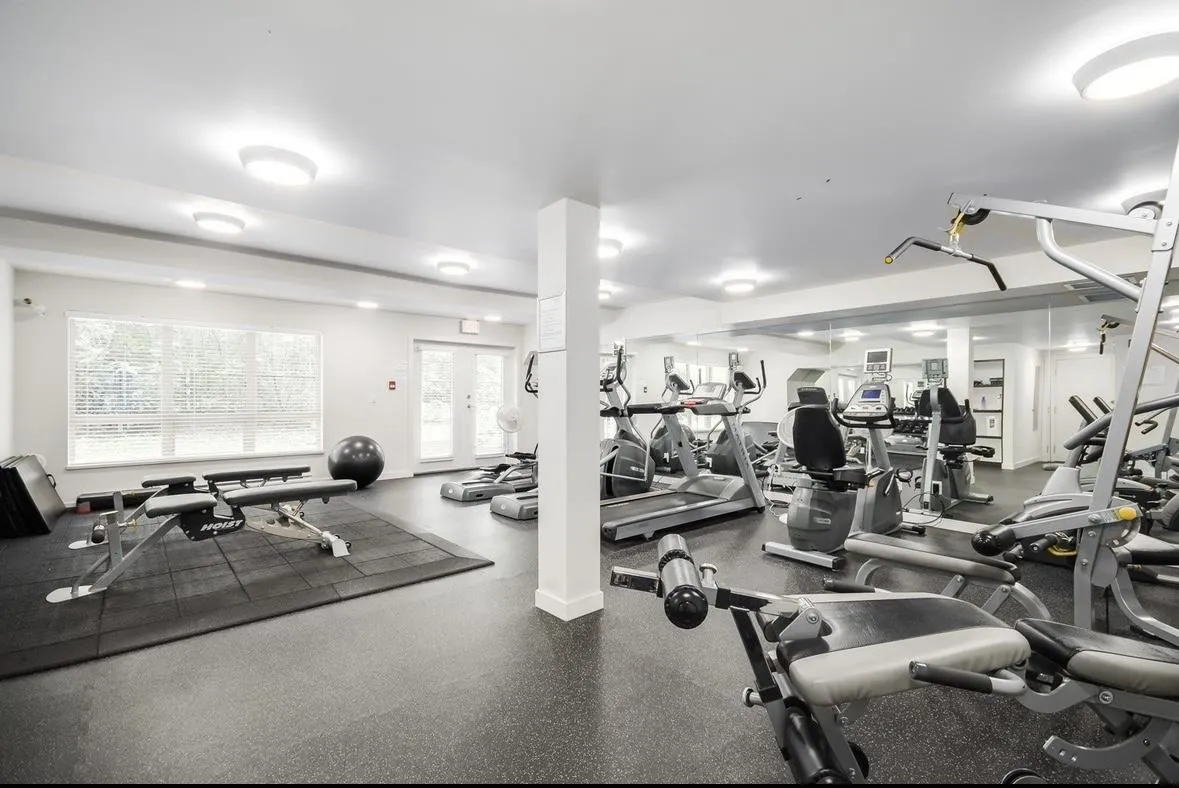 410 1673 Lloyd Avenue