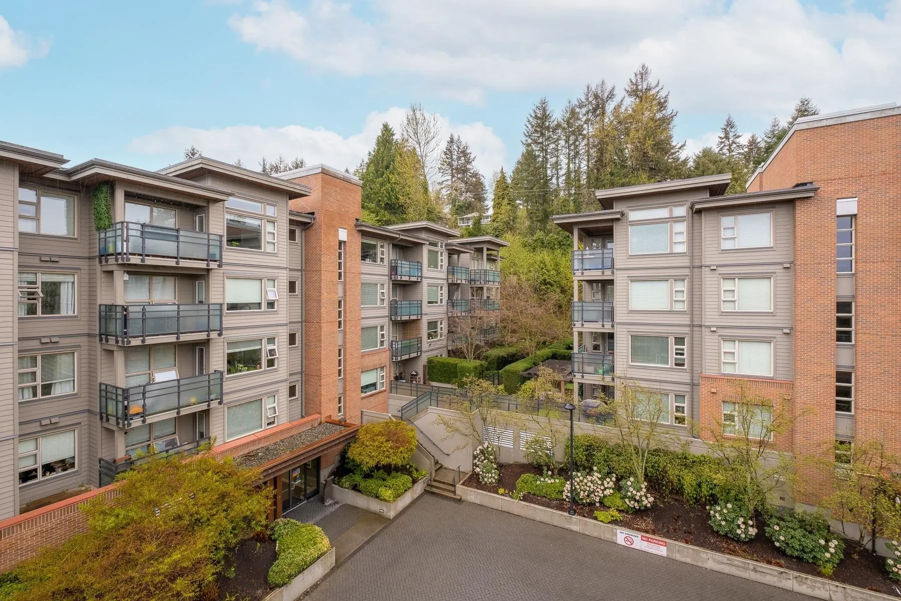 410 1673 Lloyd Avenue